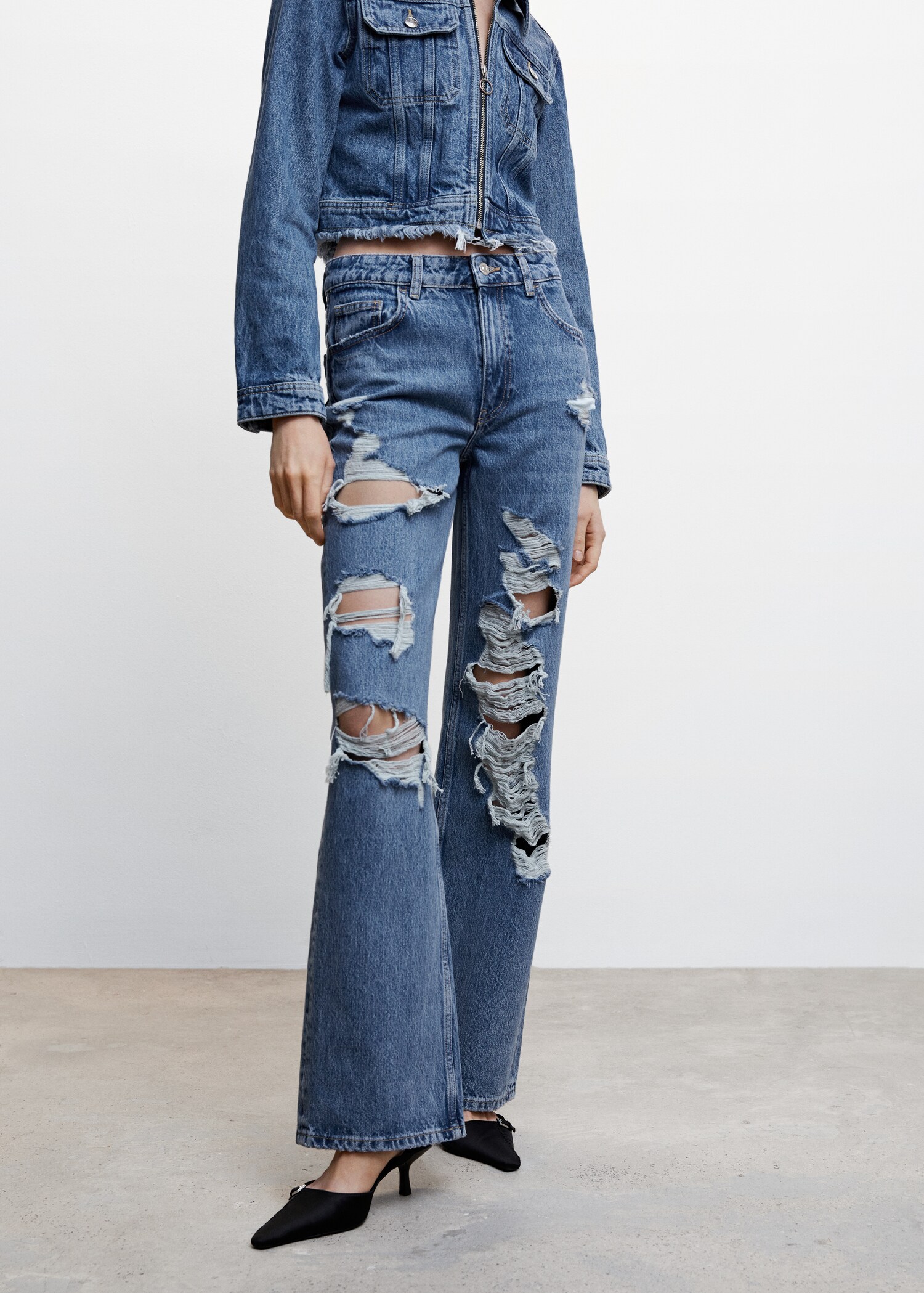 Jeans rectos tiro alto rotos - Plano medio