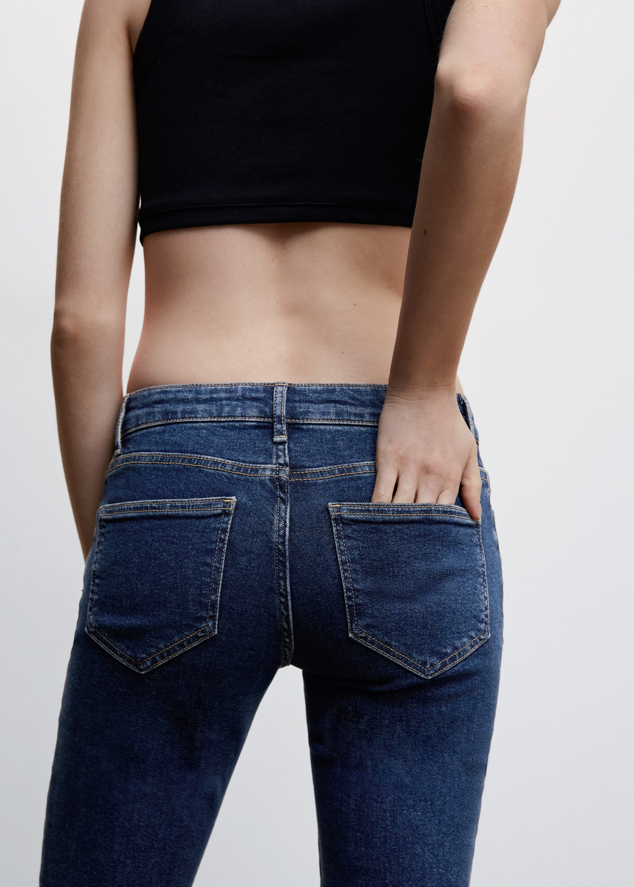 Low-rise flared jeans - Details of the article 6