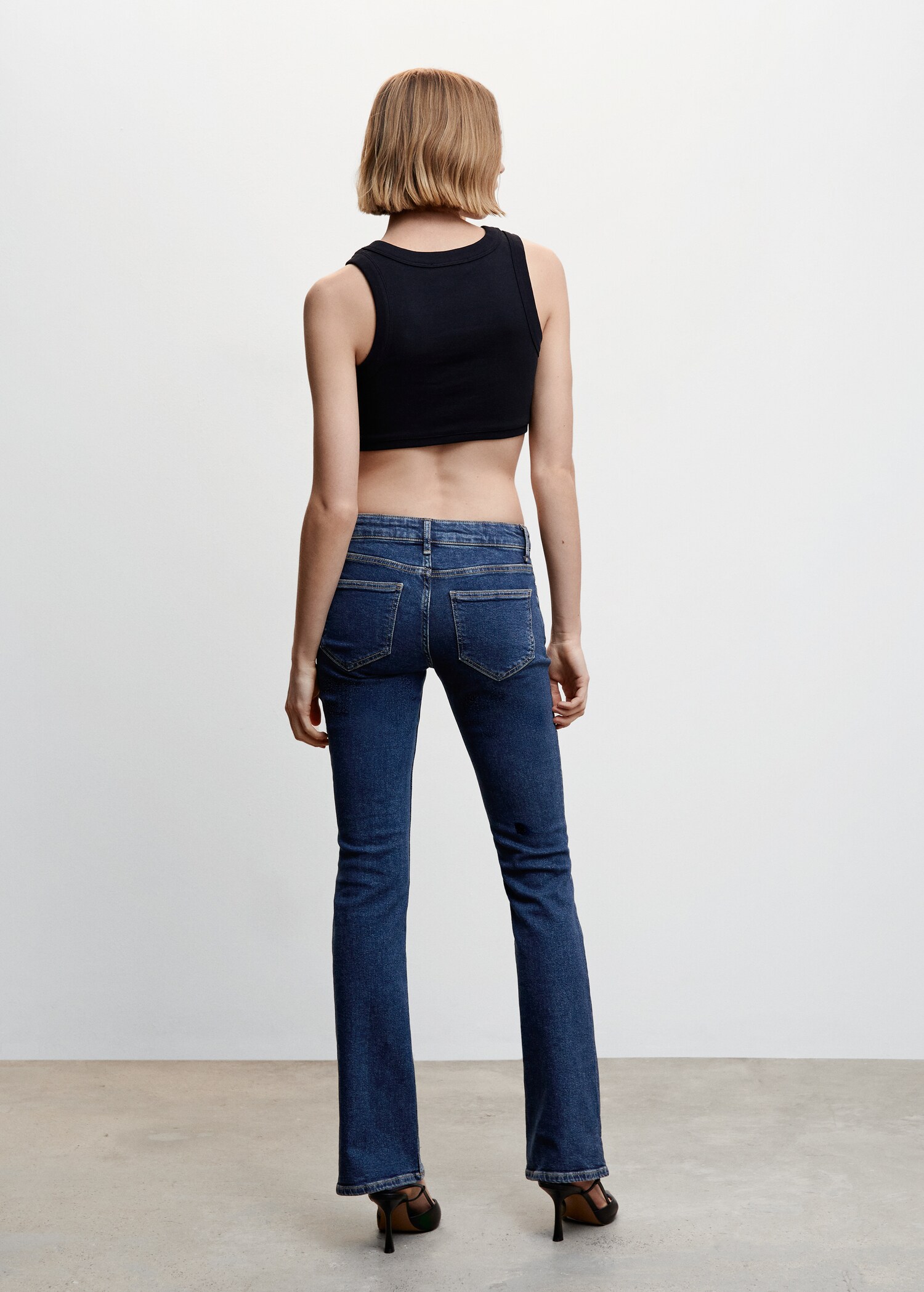 Low-rise flared jeans - Reverse of the article