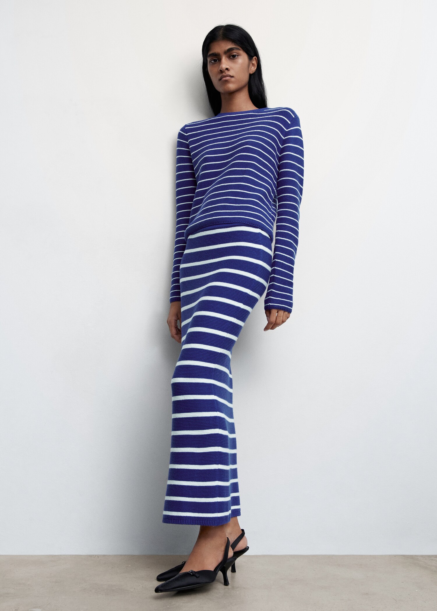 Round-neck striped sweater - Details of the article 2