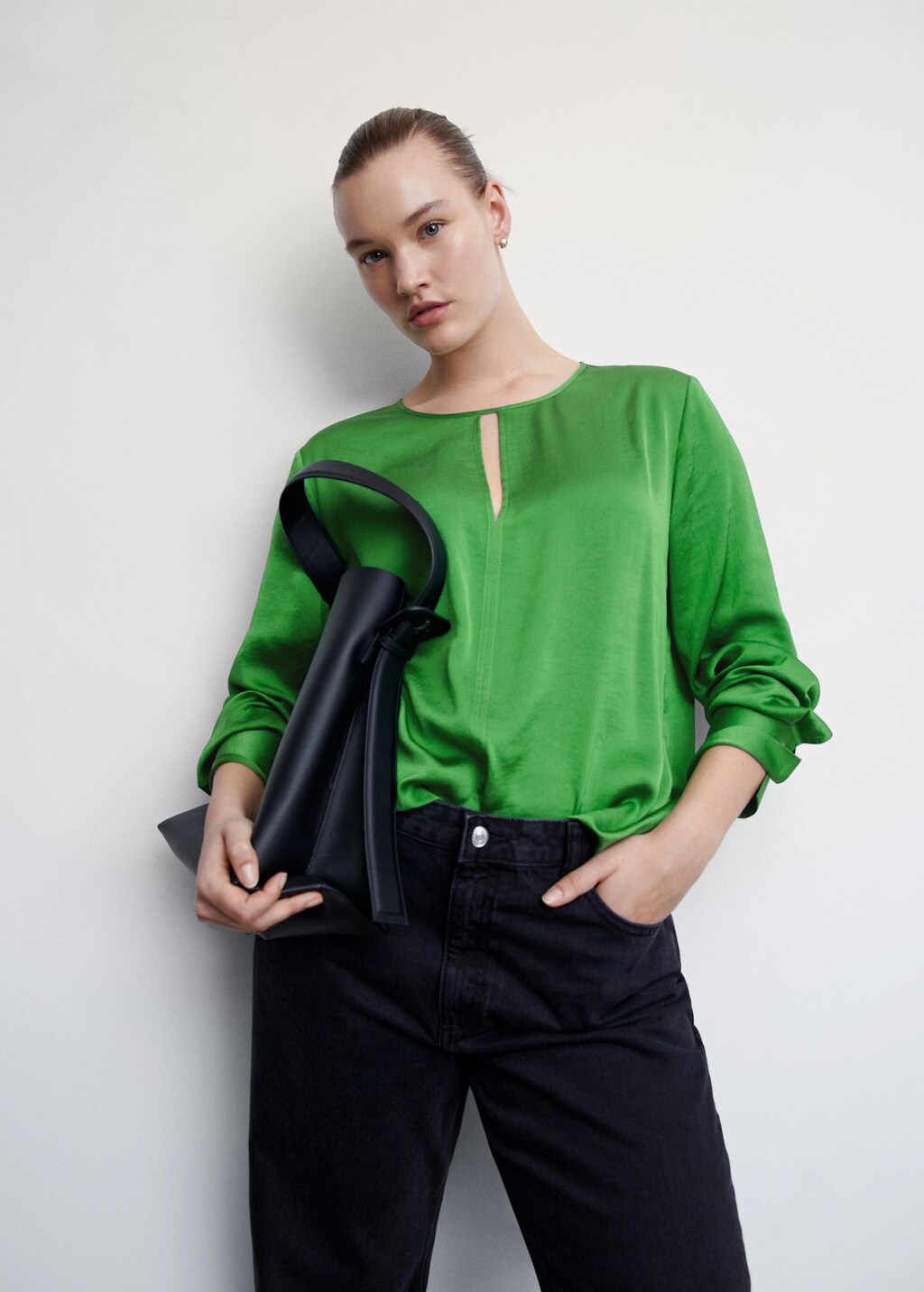 Blusa satinada abertura