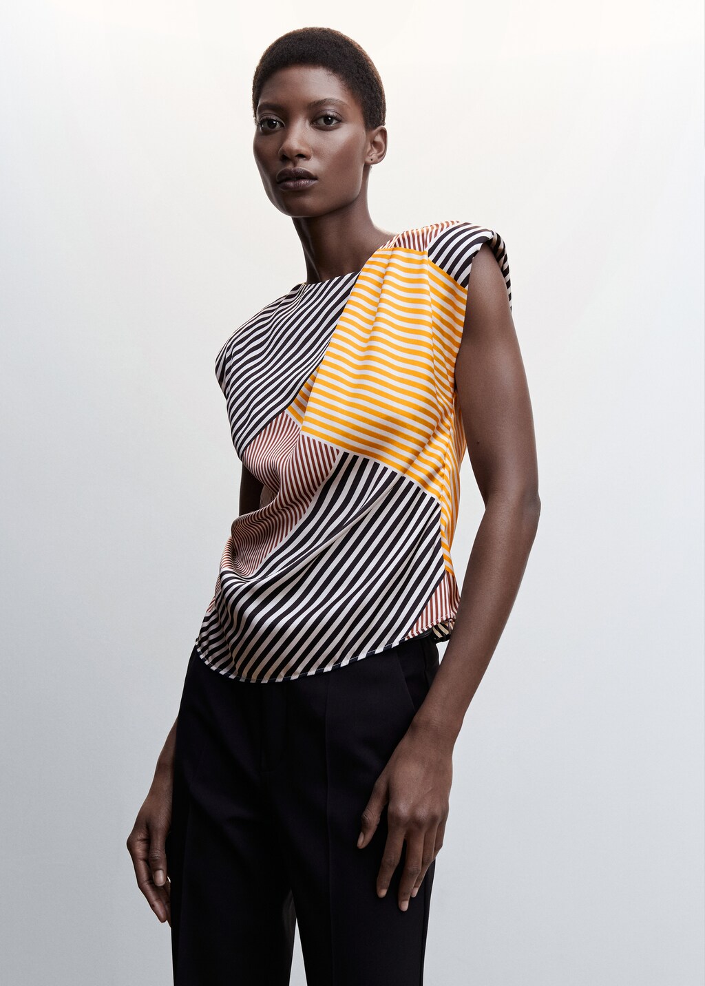 Printed blouse with shoulder pads Women MANGO OUTLET Netherlands