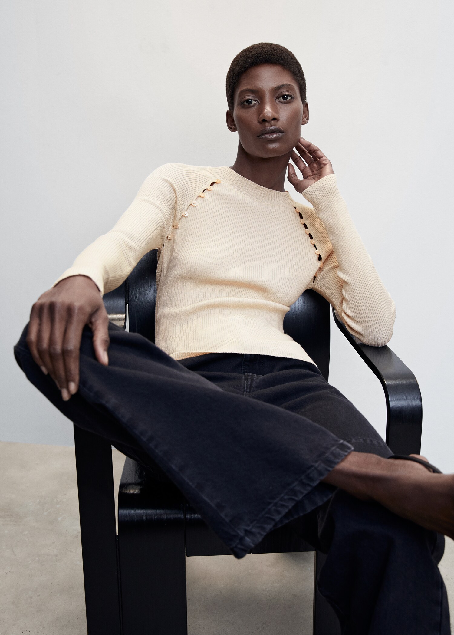 Buttons detail knit sweater - Details of the article 2