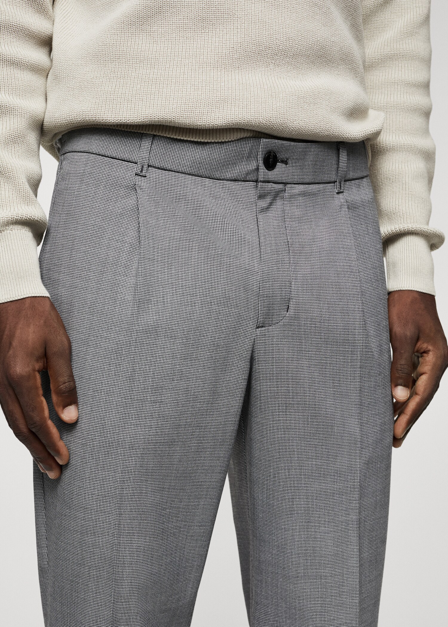 Pleated slim-fit pants - Details of the article 1