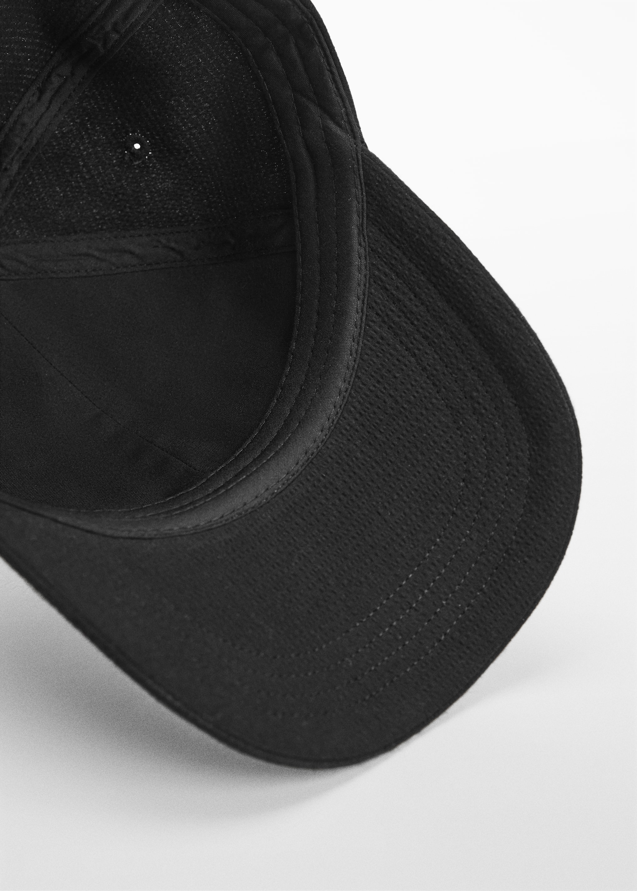 Textured cap with visor - Details of the article 2