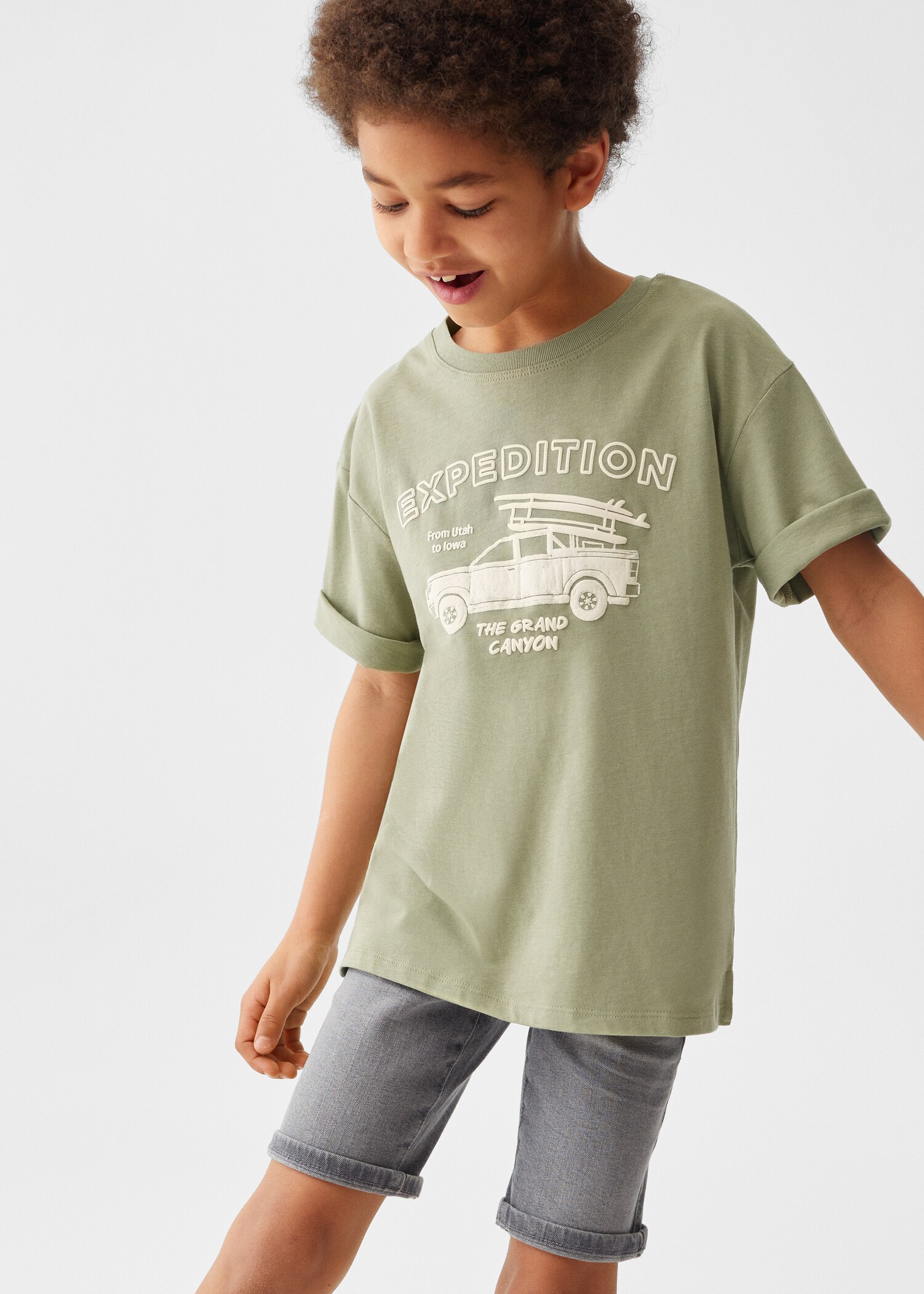 Tricou cu desen imprimat - Plan mediu