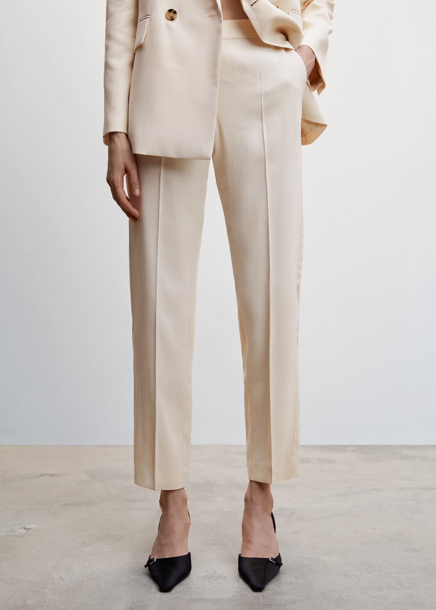 Pantalón recto traje - Plano medio
