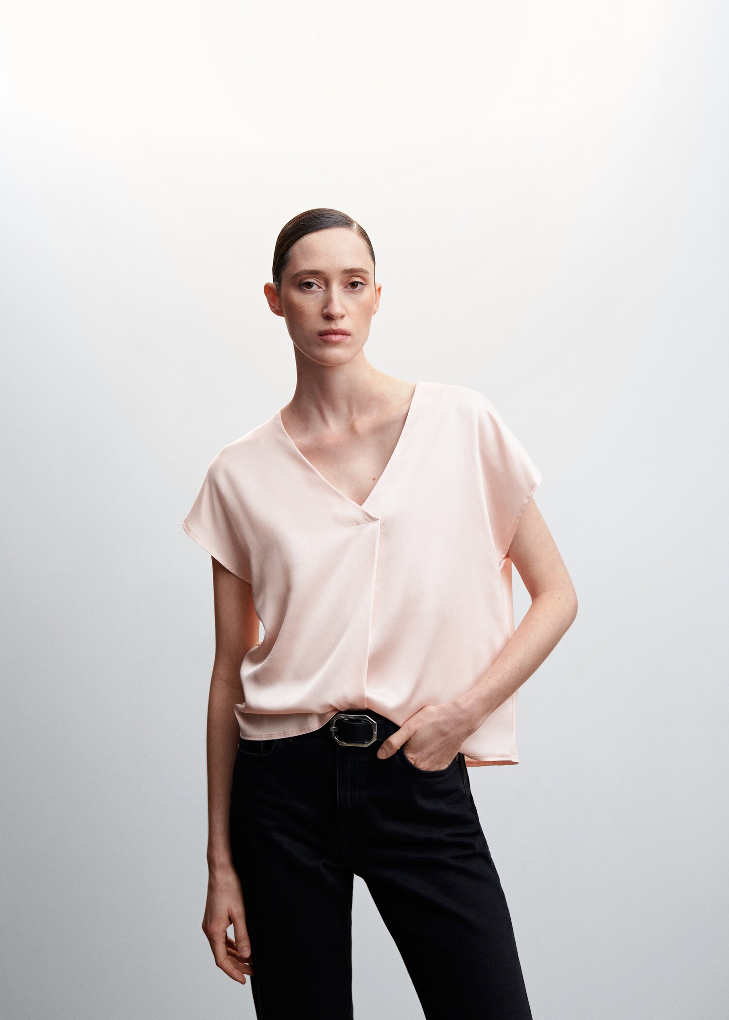 Satin V-neck t-shirt - Medium plane
