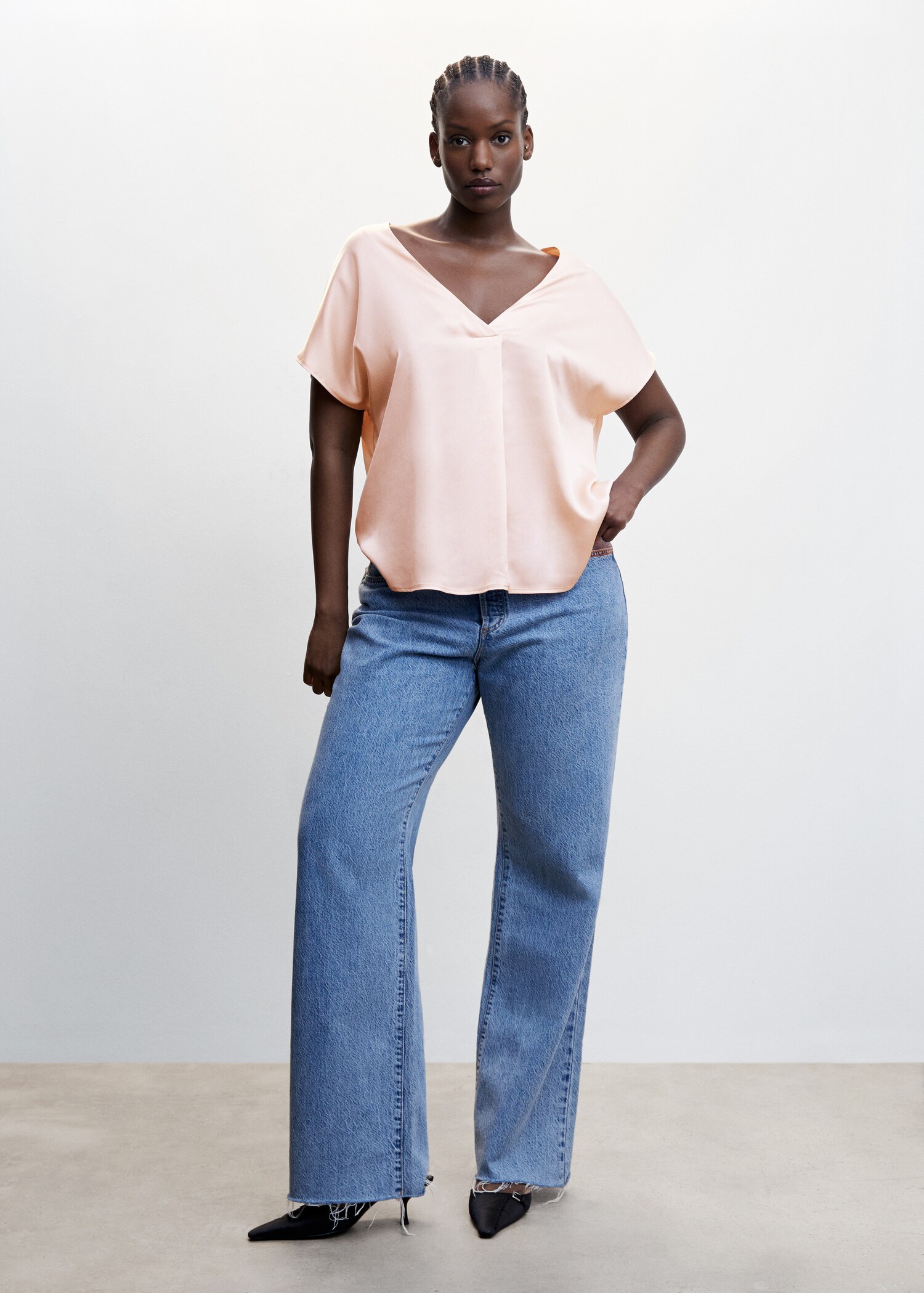 Satin V-neck t-shirt - Details of the article 3