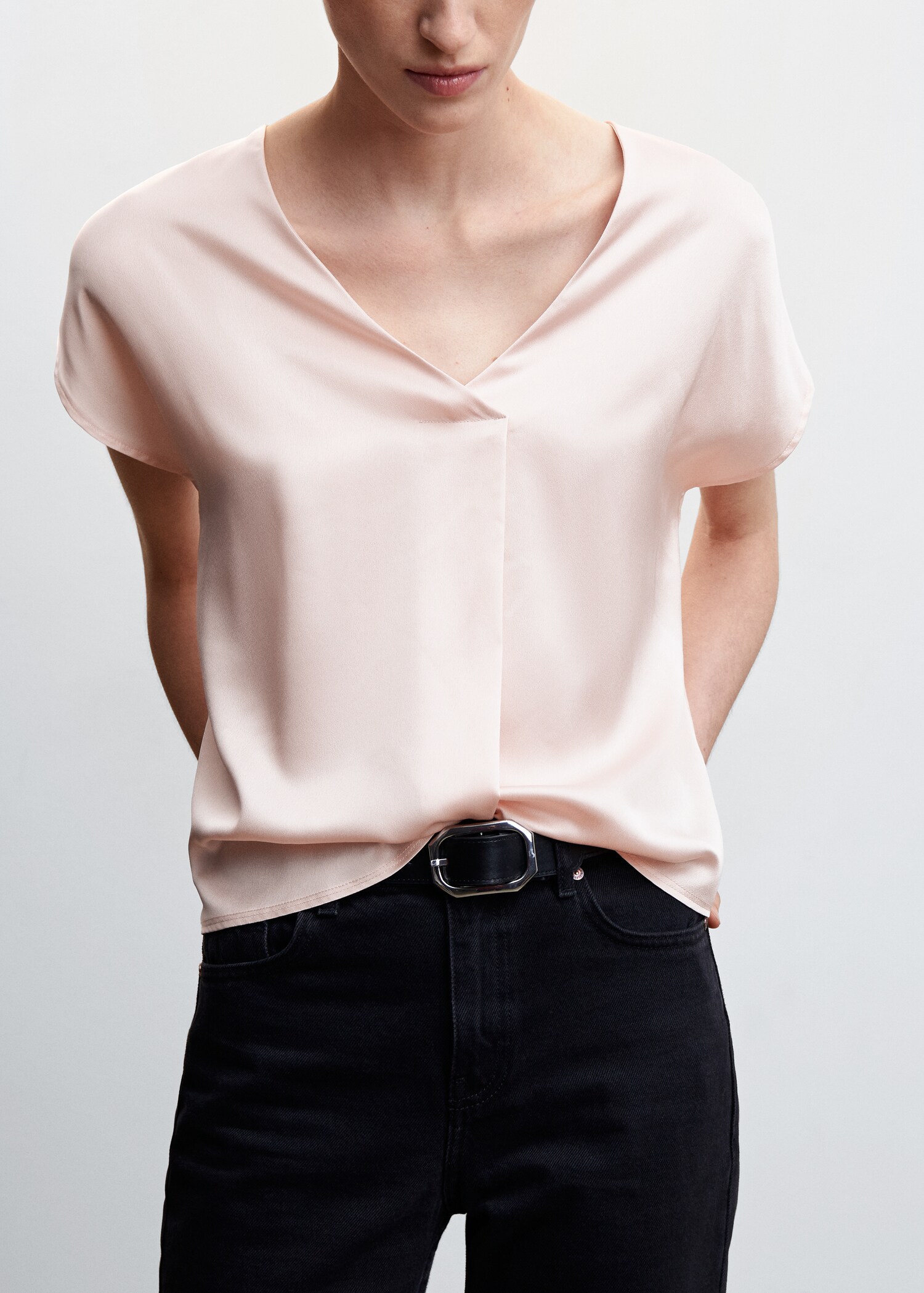 Satin V-neck t-shirt - Details of the article 6