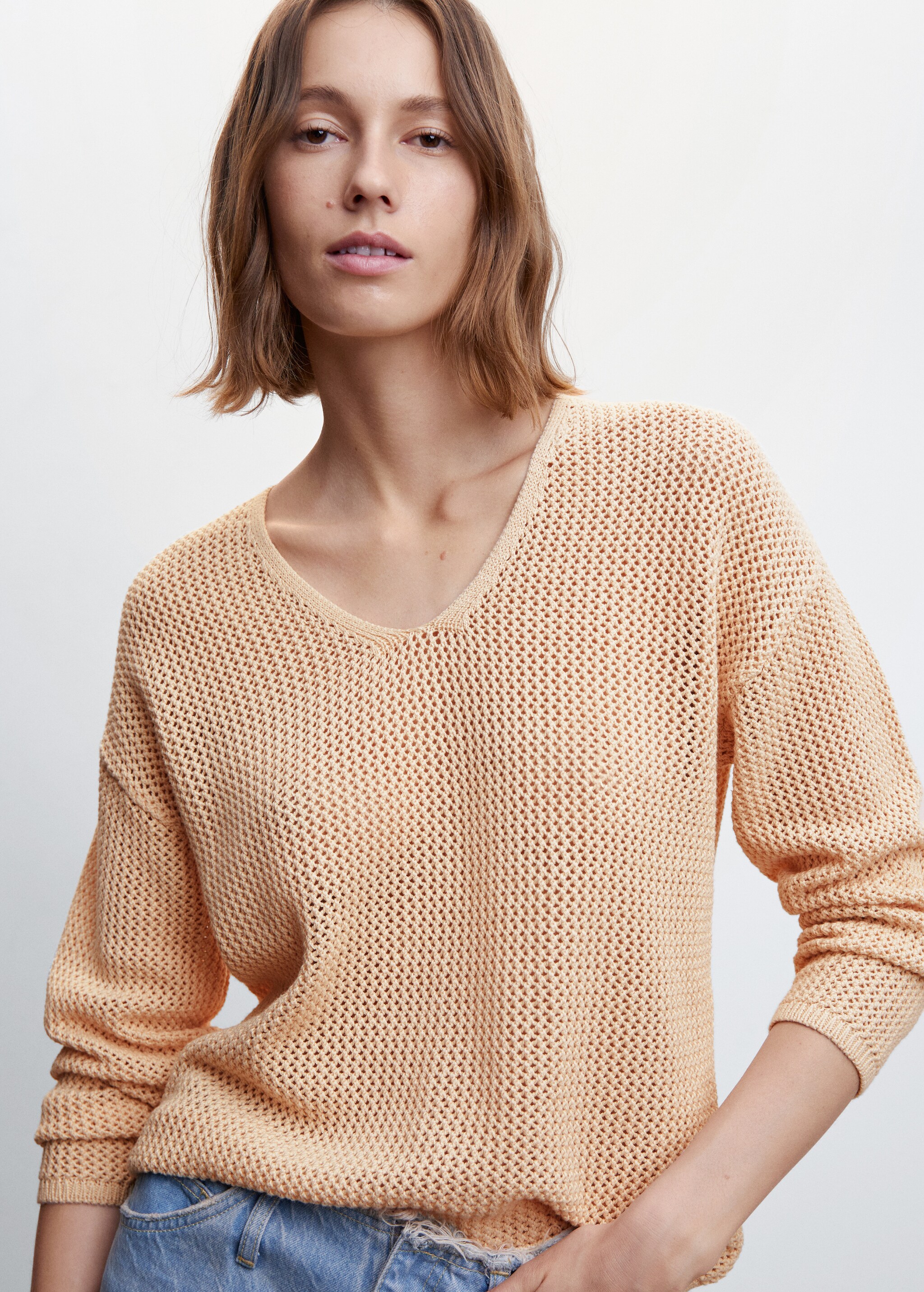 100% cotton V-neck sweater - Details of the article 1