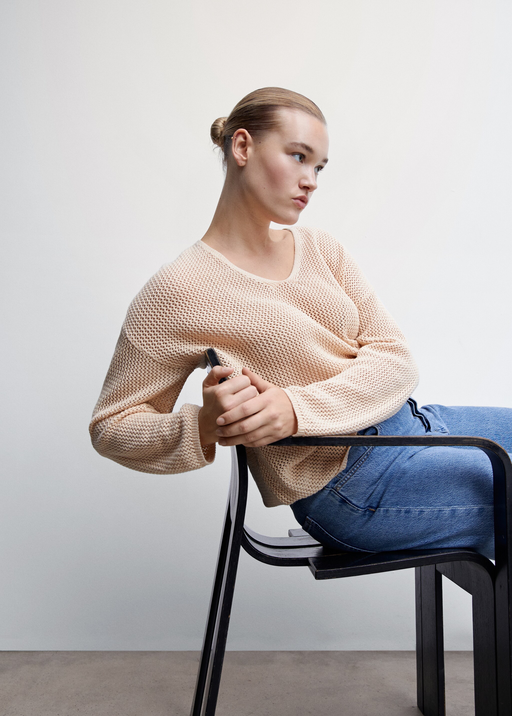 100% cotton V-neck sweater - Details of the article 4