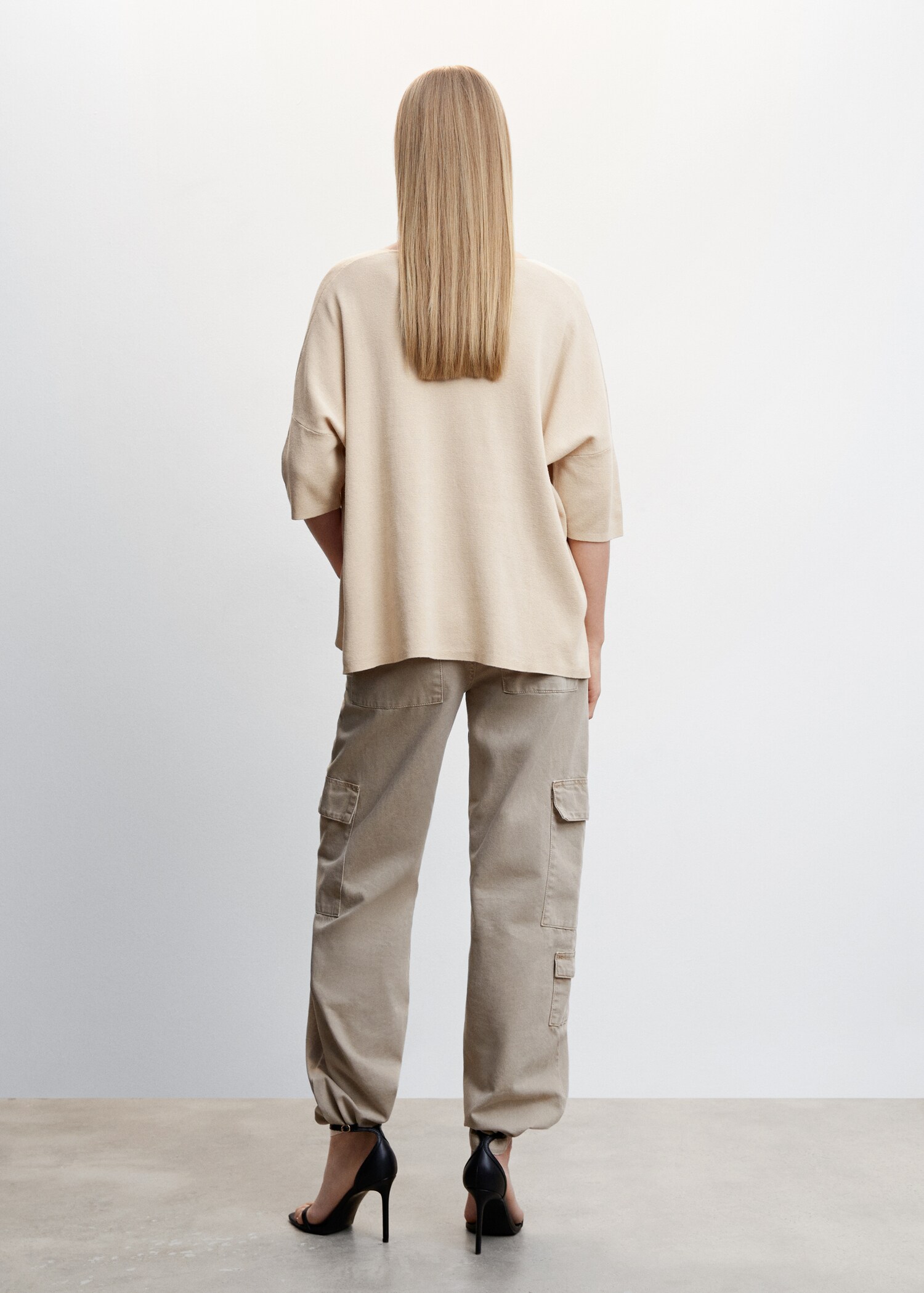 Oversize sweater with three-quarter sleeves - Reverse of the article