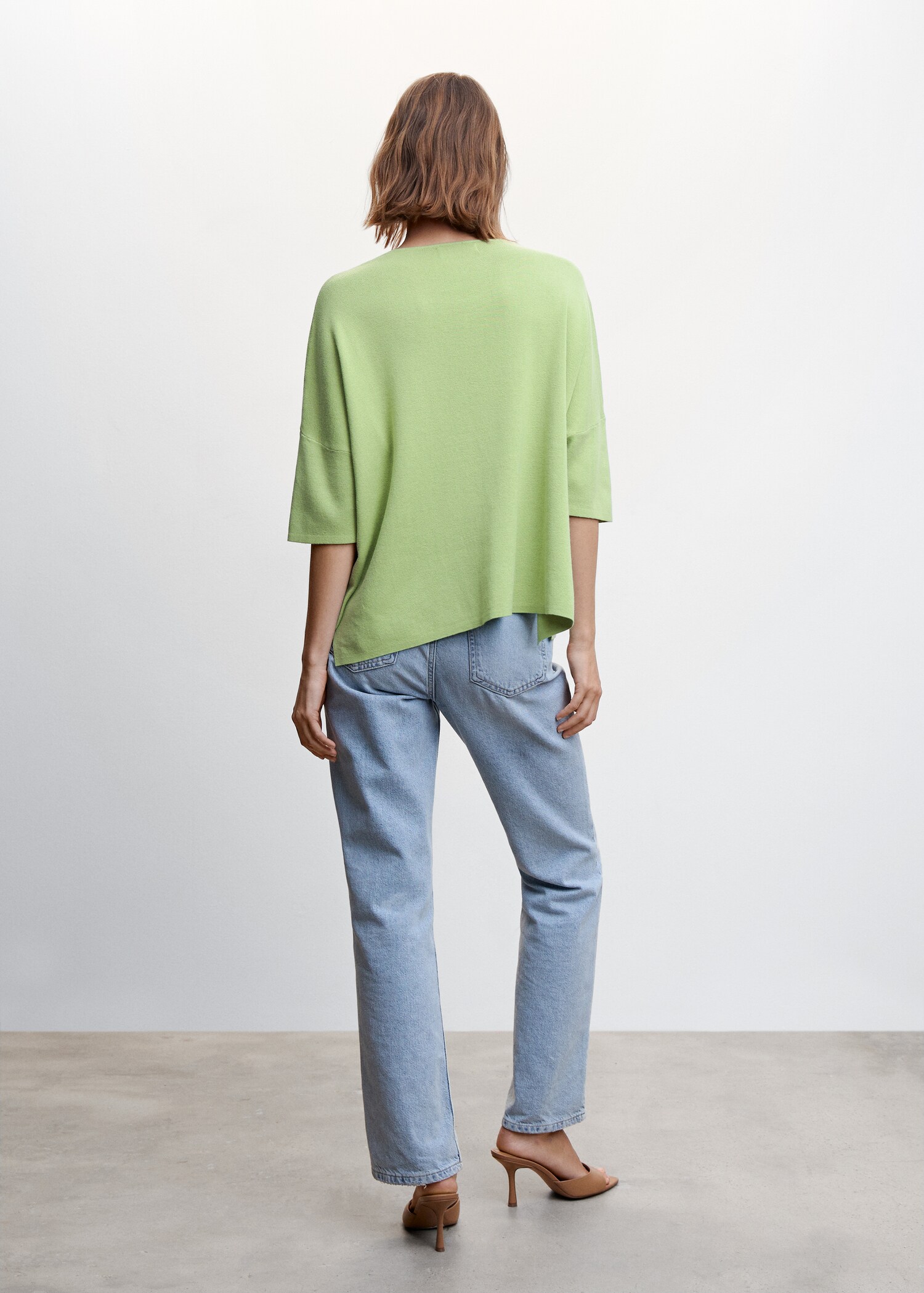 Oversize sweater with three-quarter sleeves - Reverse of the article