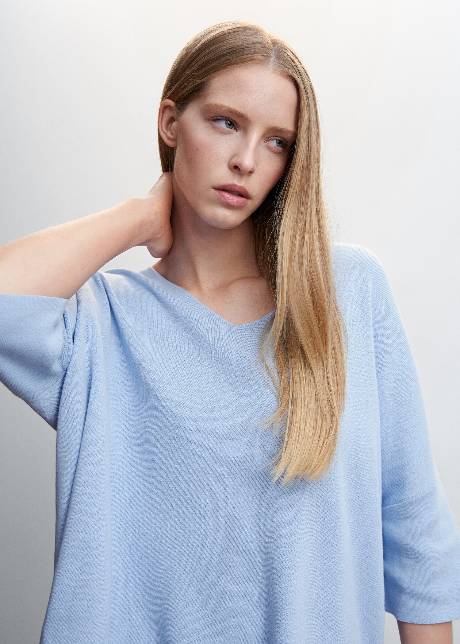 Oversize sweater with three-quarter sleeves - Details of the article 1