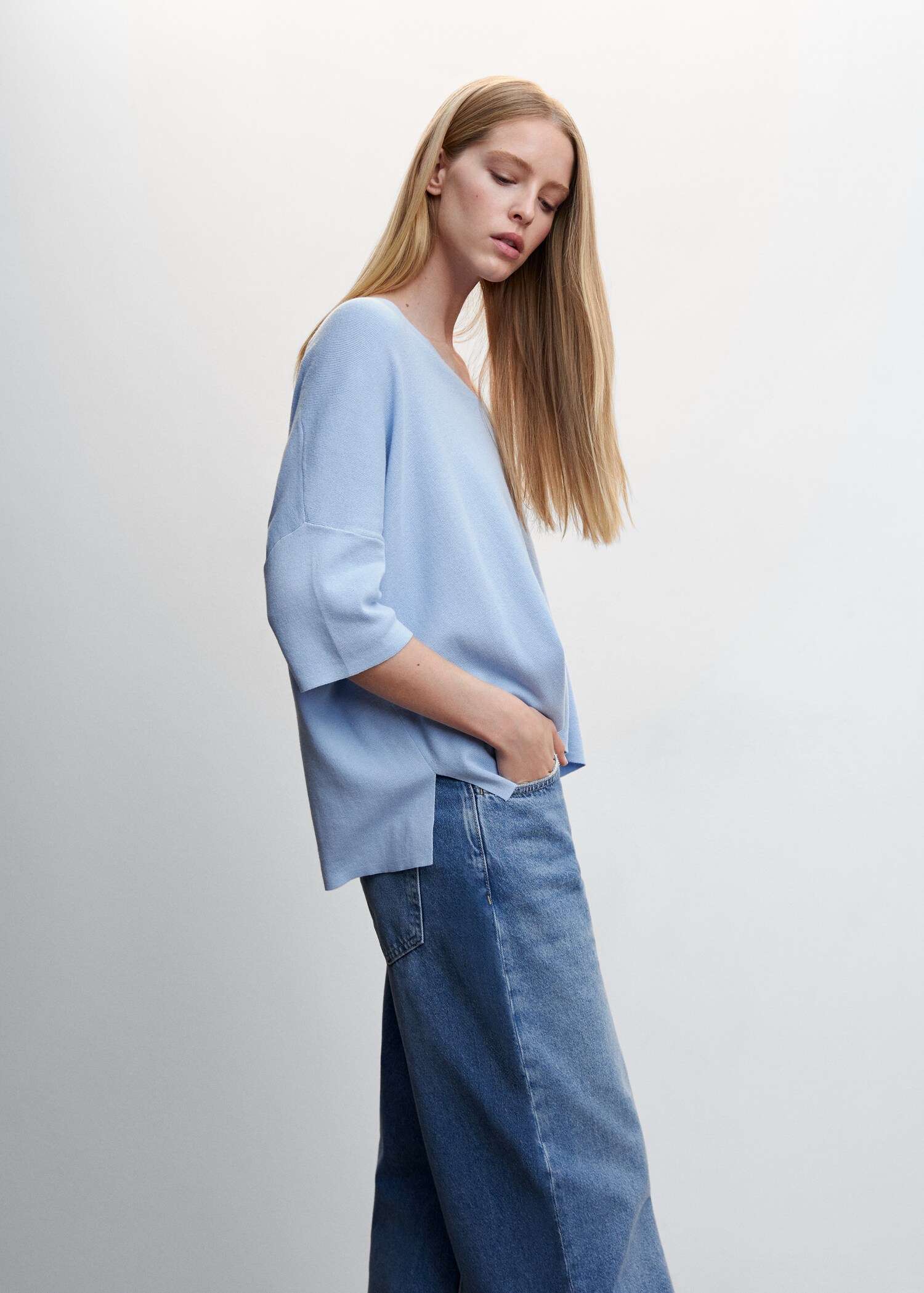 Oversize sweater with three-quarter sleeves - Details of the article 6