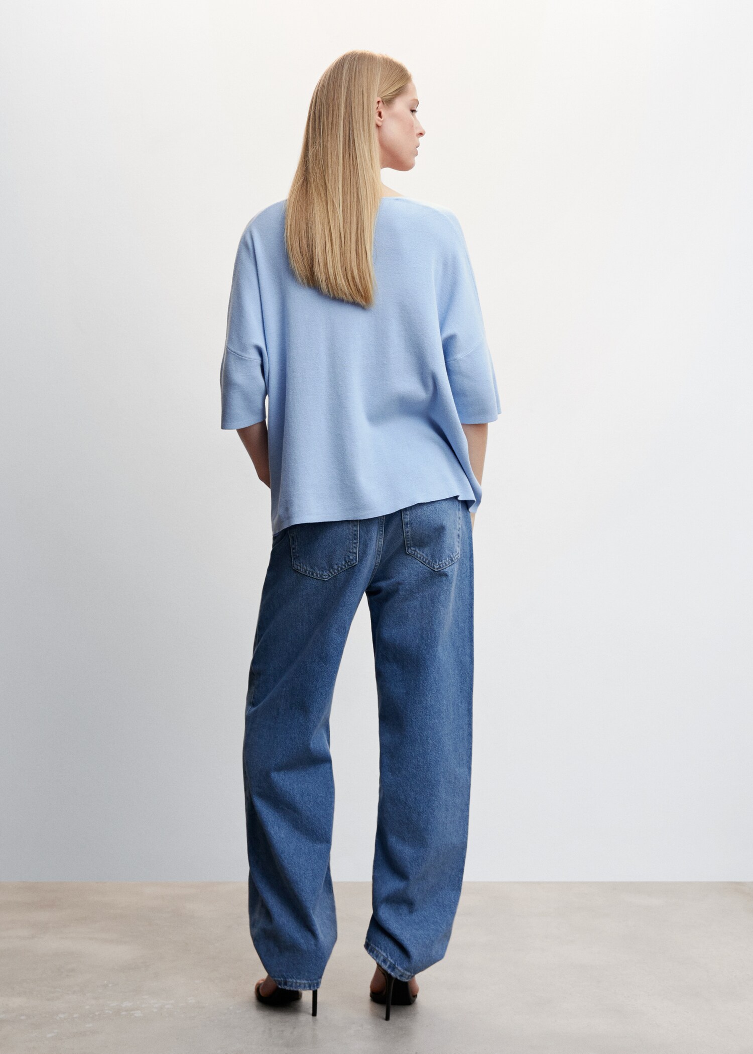 Oversize sweater with three-quarter sleeves - Reverse of the article