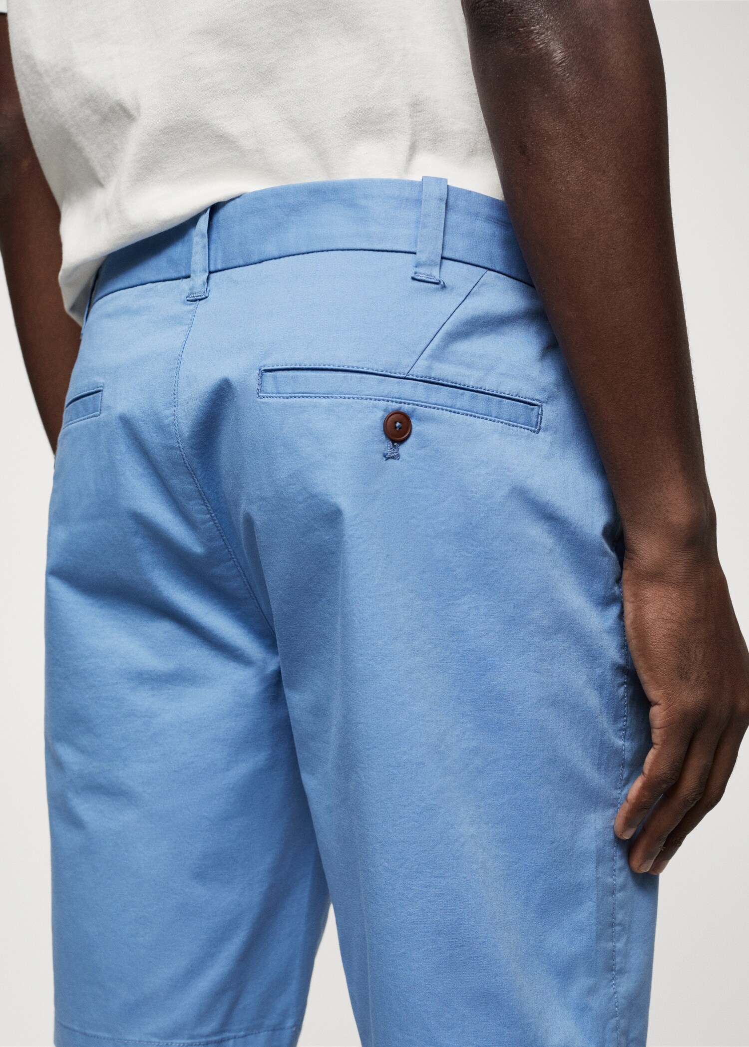 Slim-Fit-Bermudashorts im Chino-Stil aus Baumwolle - Detail des Artikels 6