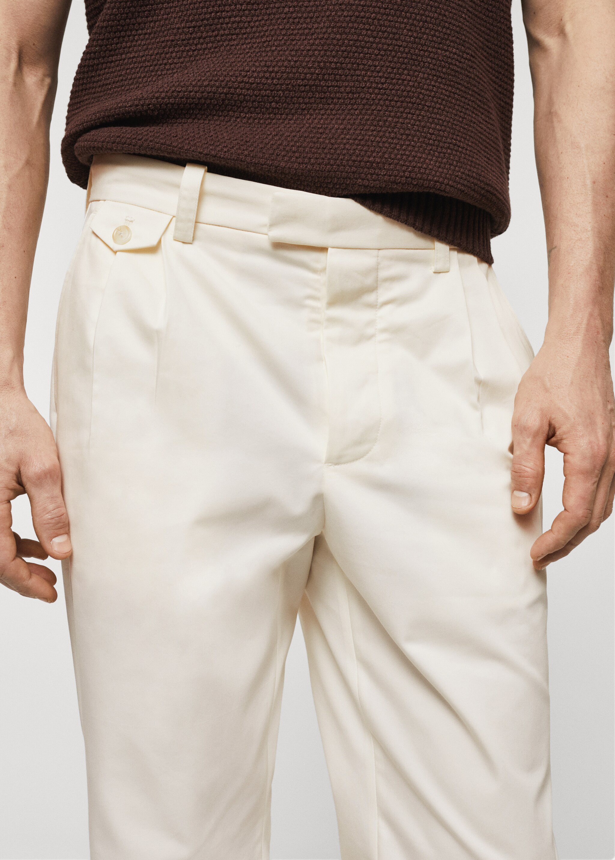 Cotton pleated trousers - Details of the article 1