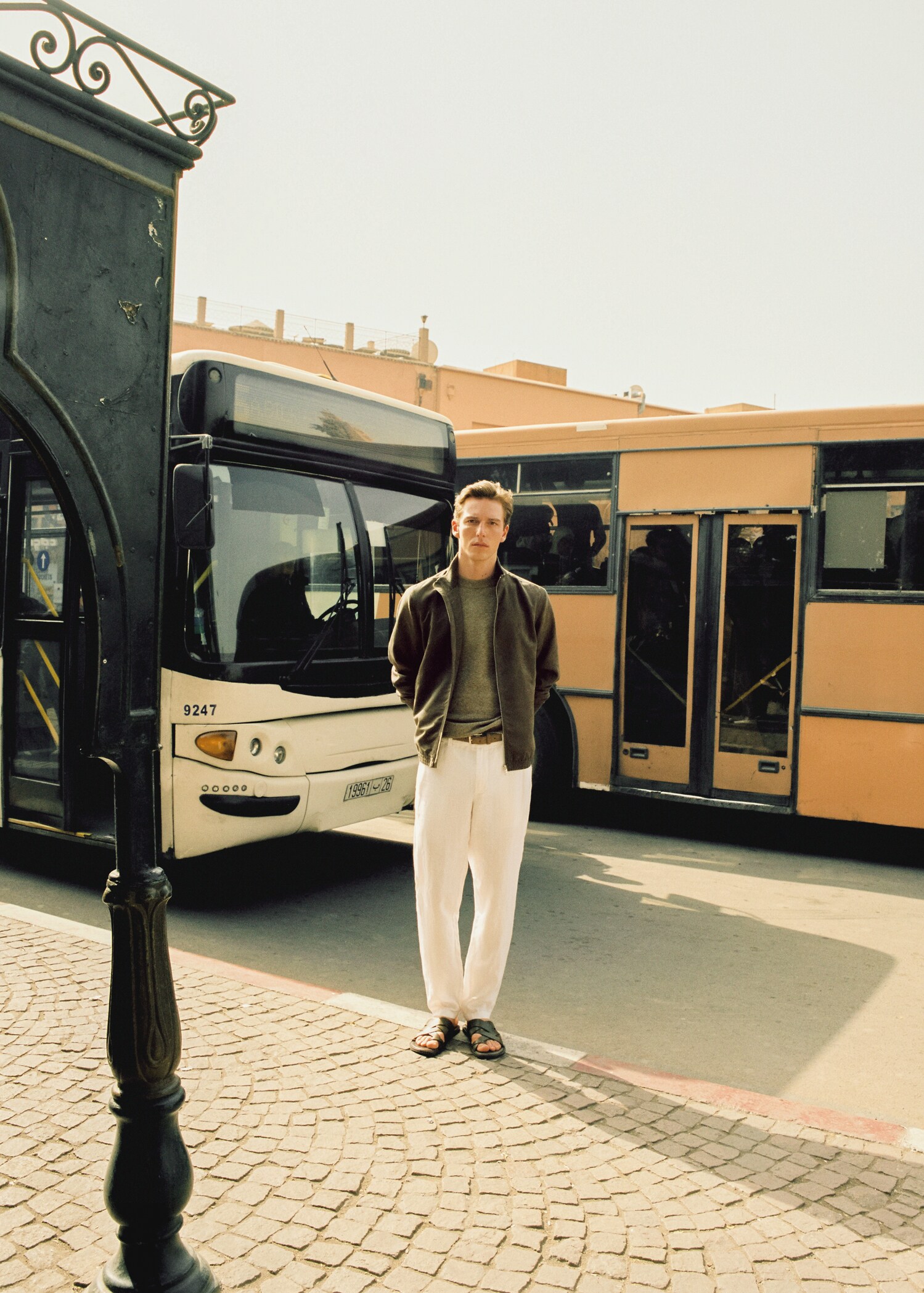Slim-fit 100% linen trousers - Details of the article 5