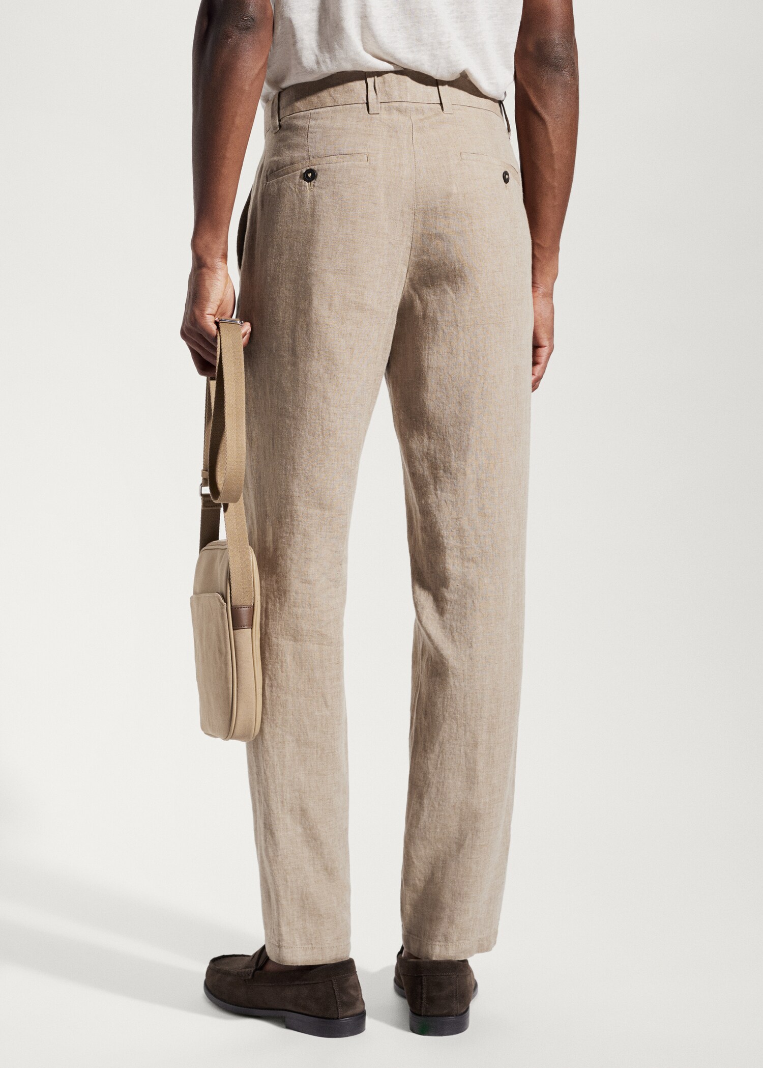 Slim-fit 100% linen trousers - Reverse of the article