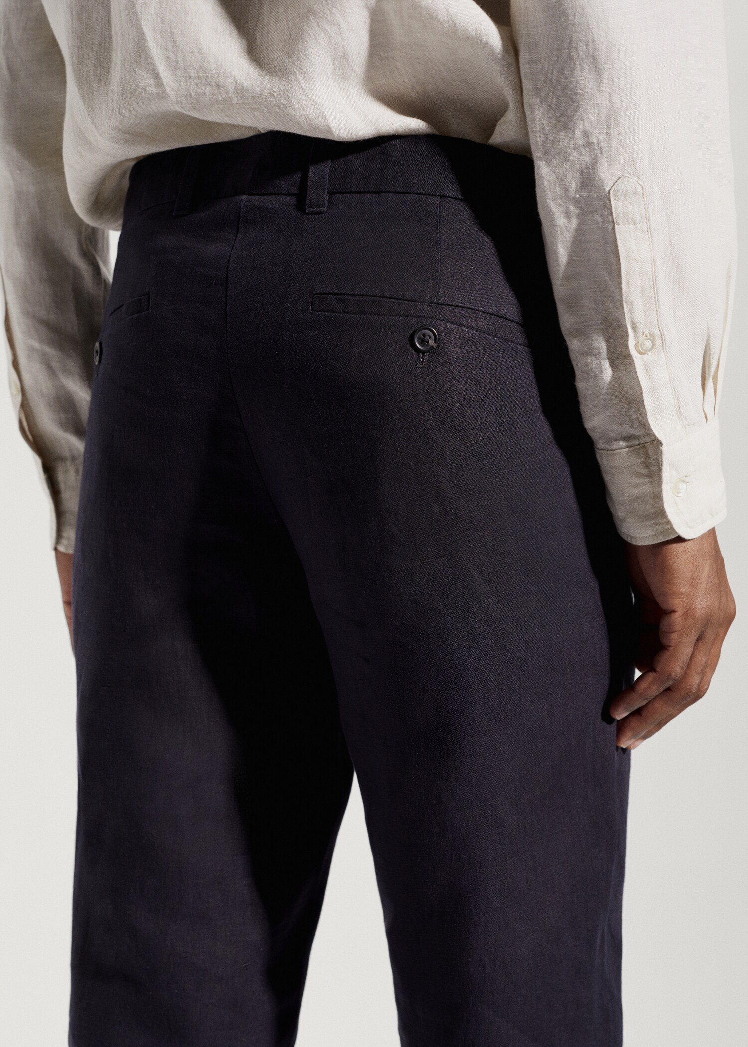 Slim-fit 100% linen trousers - Details of the article 2