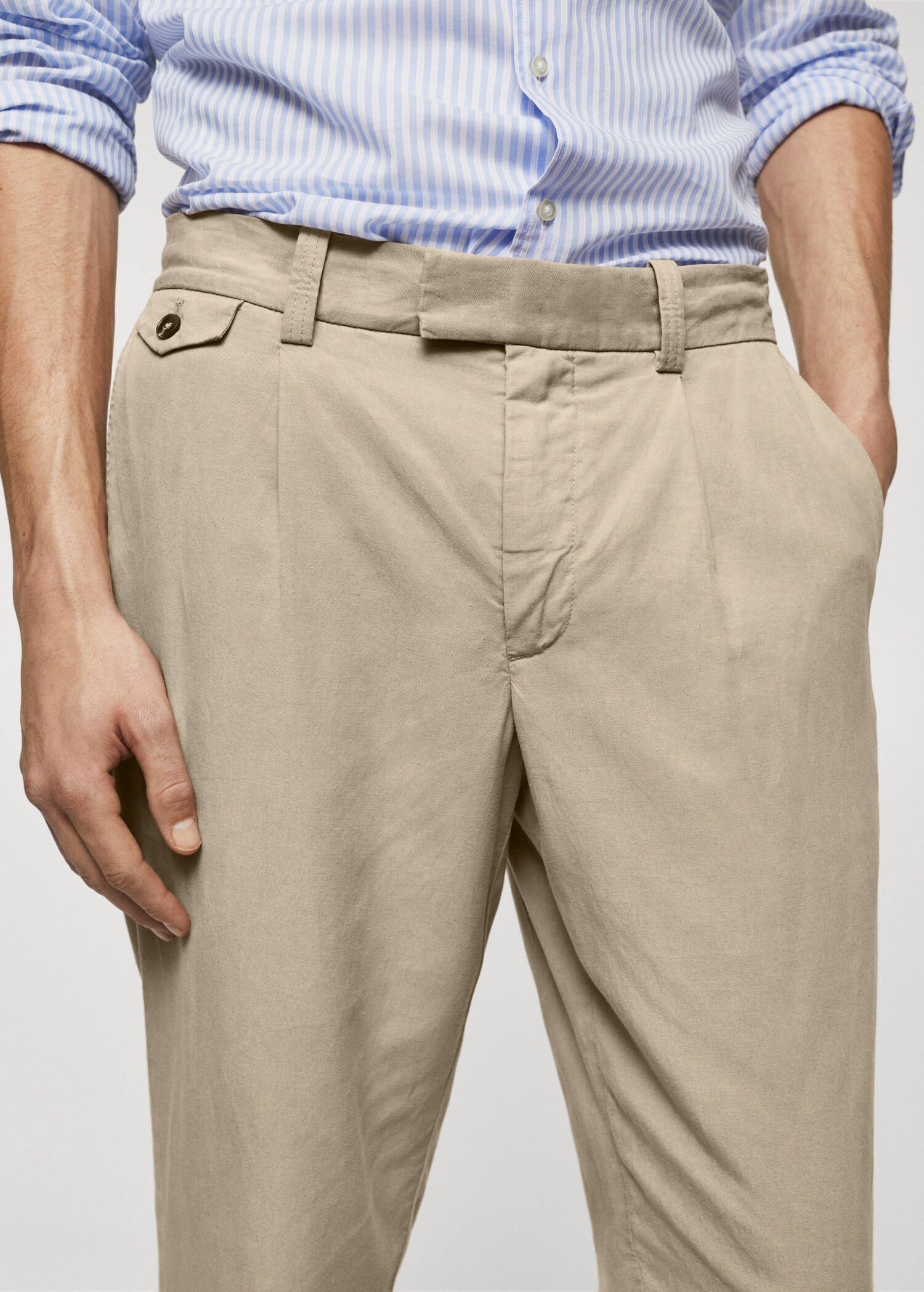 Tapered-fit pleated pants - Details of the article 1