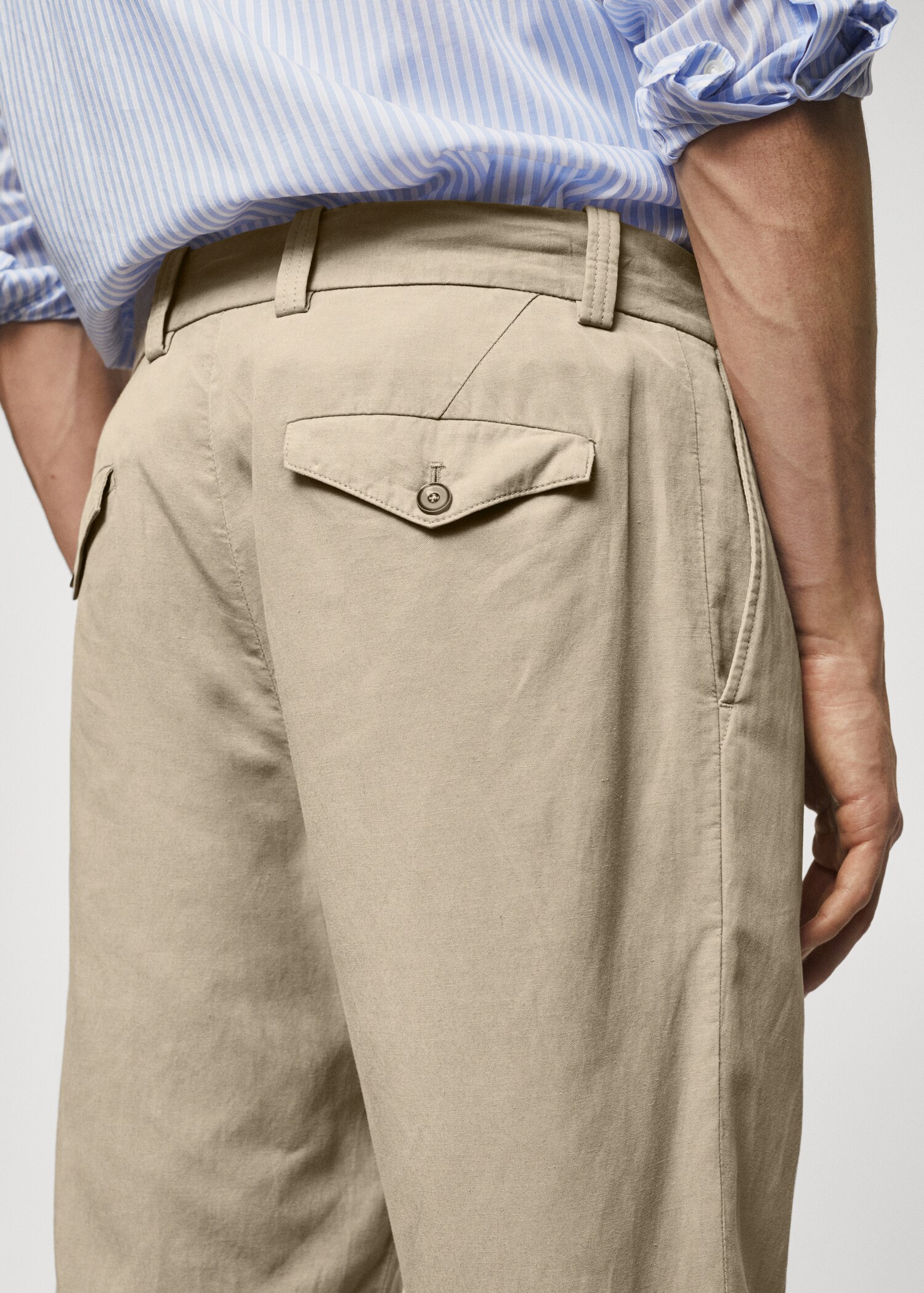 Tapered-fit pleated pants - Details of the article 2