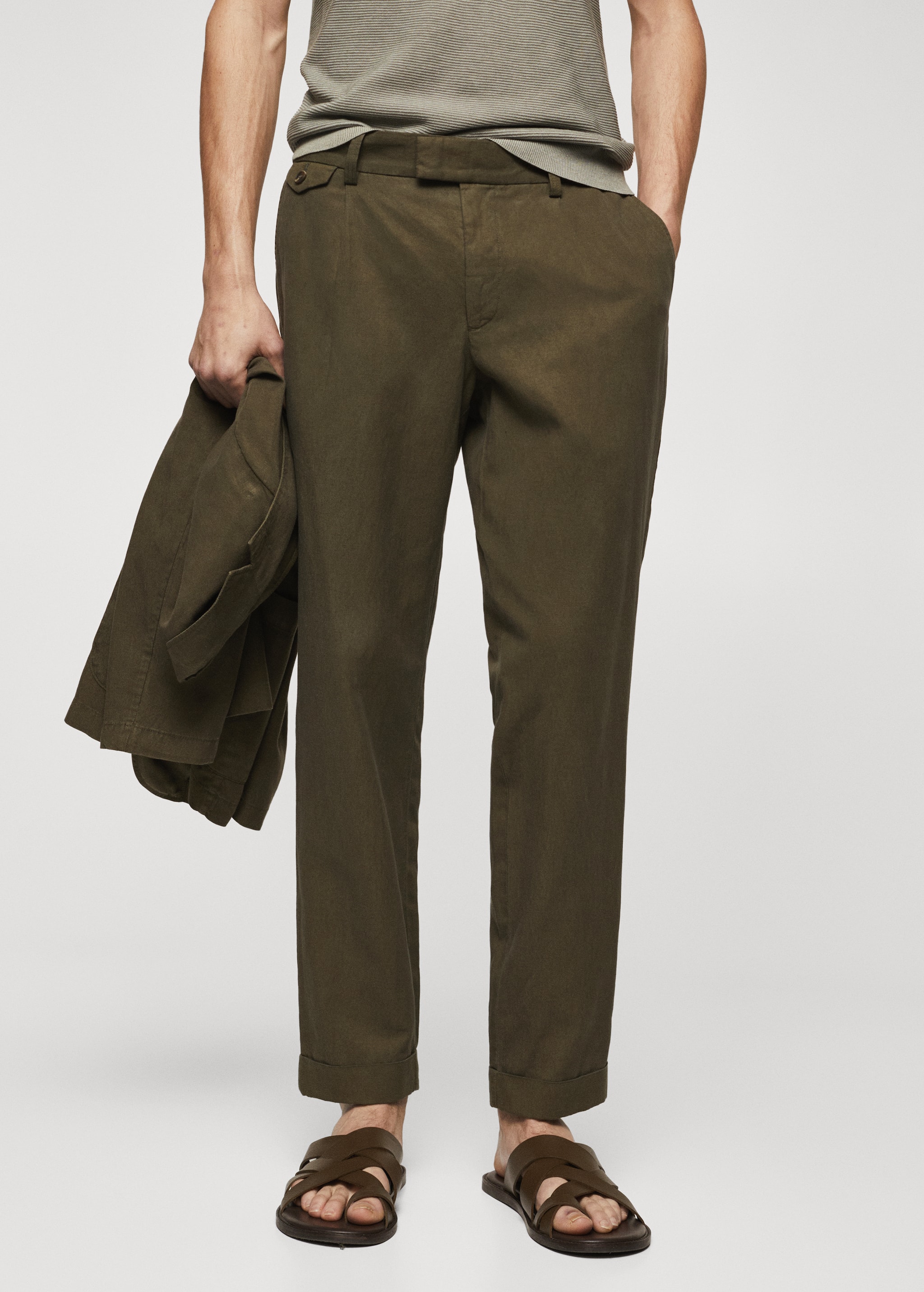 Tapered-fit pleated trousers - Medium plane