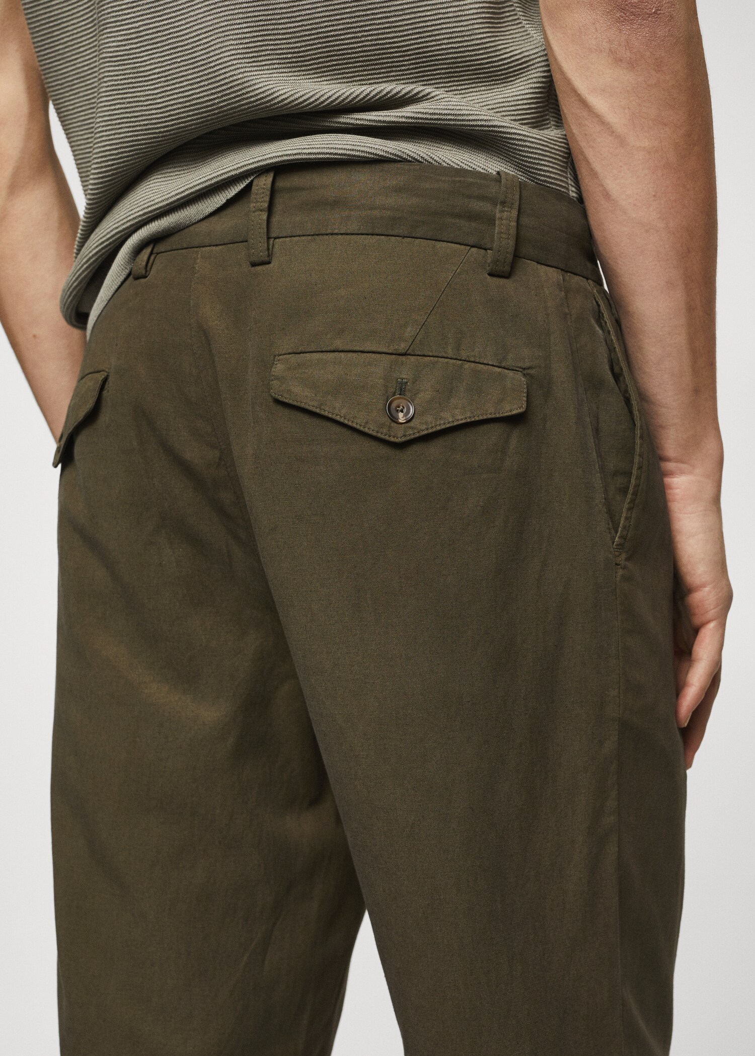 Tapered-fit pleated pants - Details of the article 2