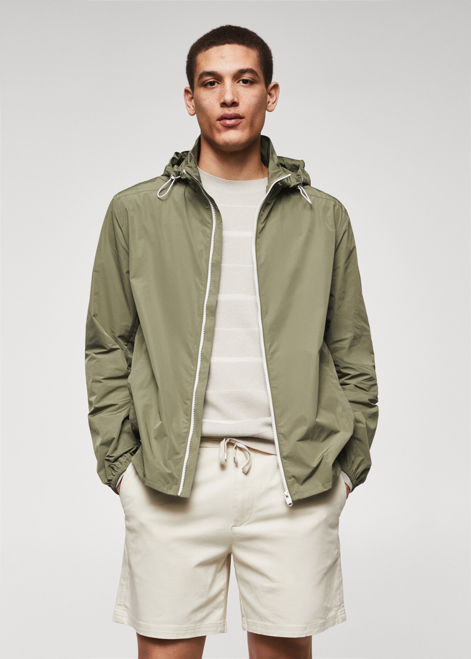 Water-repellent hooded jacket - Medium plane