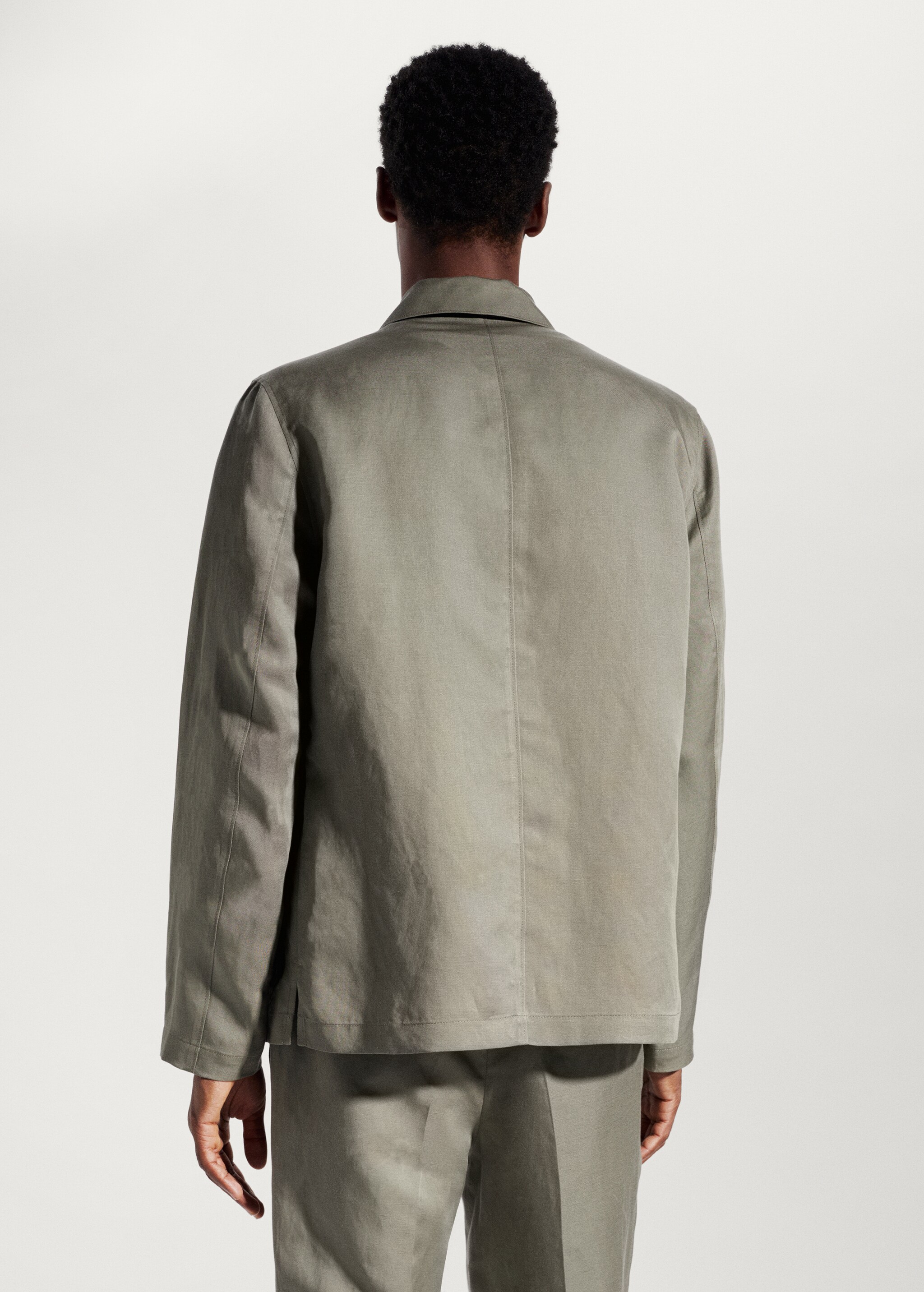 Linen overshirt with pockets - Reverse of the article