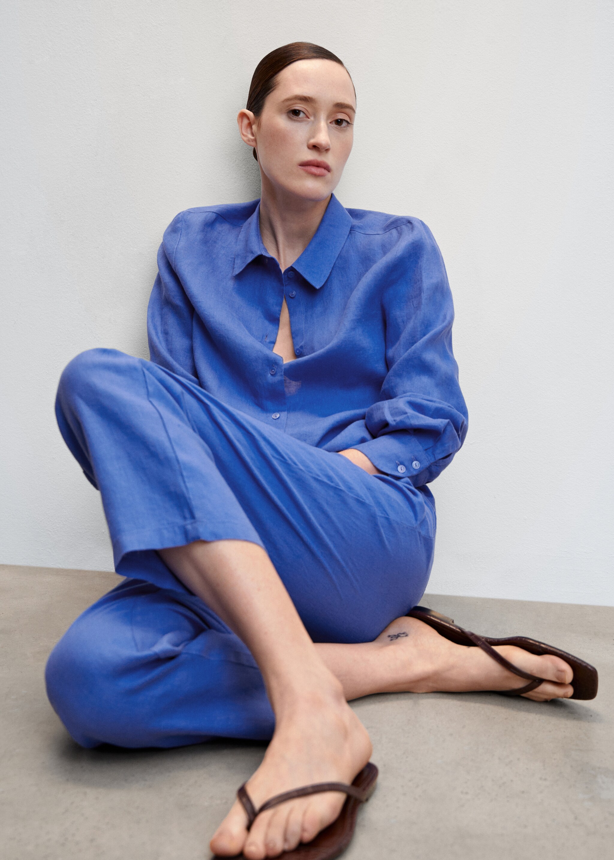 100% linen trousers - Details of the article 2, Blue. Ref: 47006704-00.