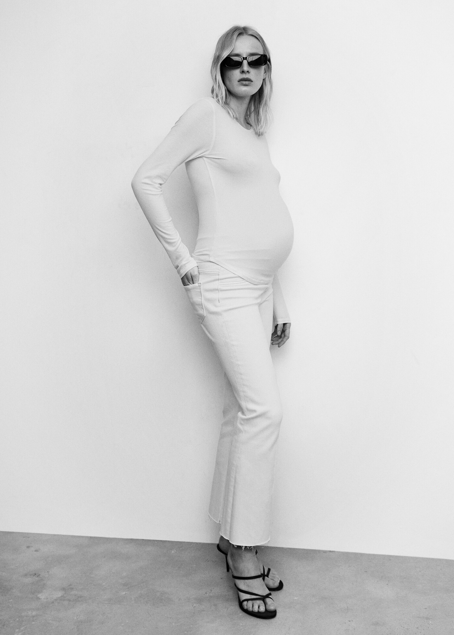 Maternity flared cropped jeans - Details of the article 2