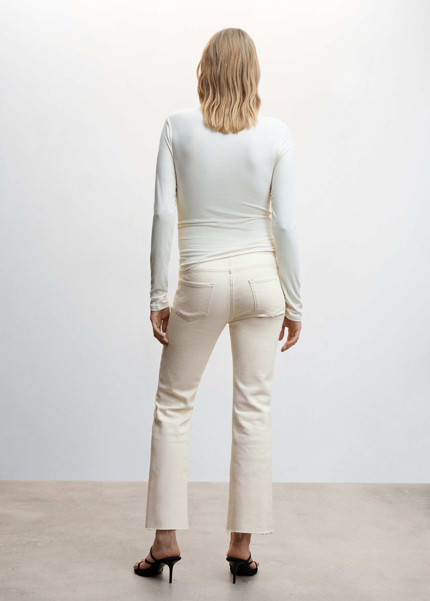Maternity flared cropped jeans - Reverse of the article