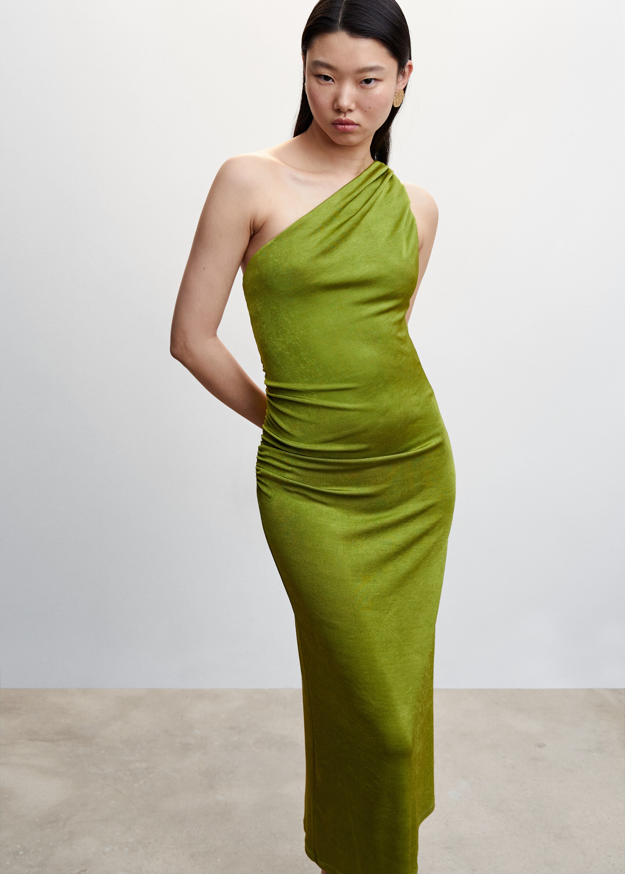 Drapiertes Kleid mit asymmetrischem Design - Mittlere Ansicht