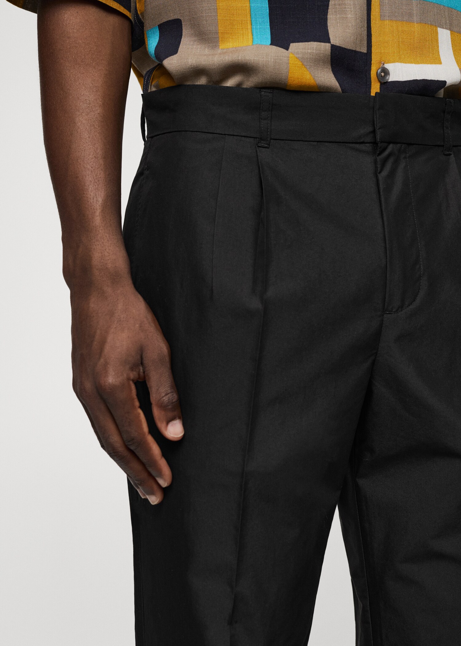 Pleated slim-fit trousers - Details of the article 1