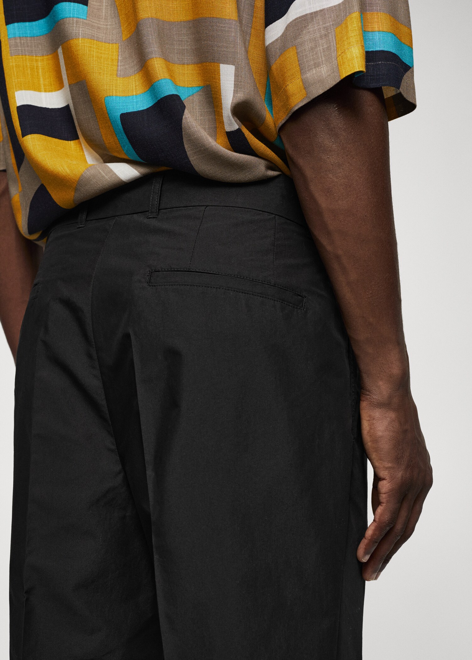 Pleated slim-fit trousers - Details of the article 2