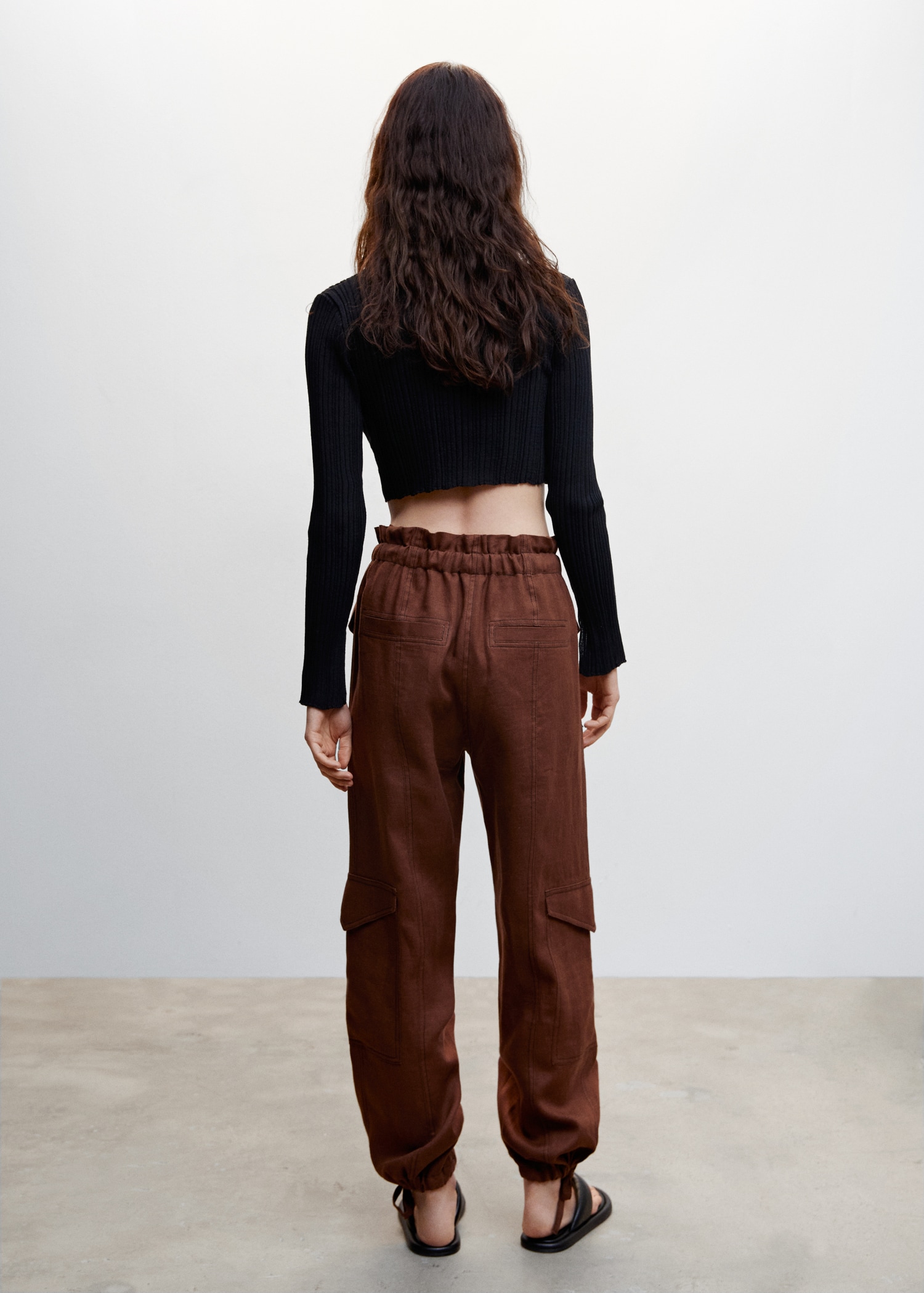 Linen cargo trousers - Reverse of the article