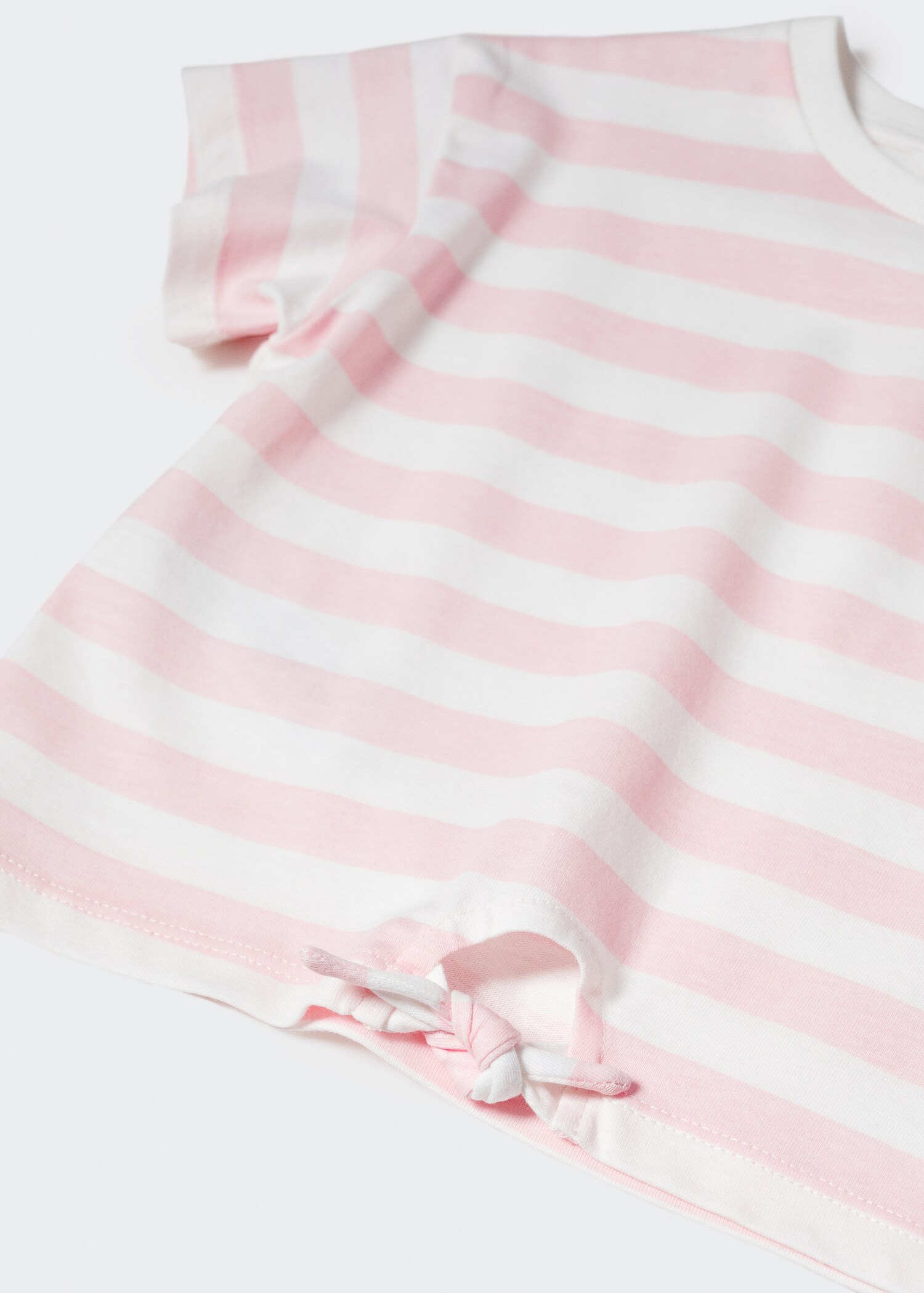 Gestreiftes T-Shirt mit Knotendetail - Detail des Artikels 8