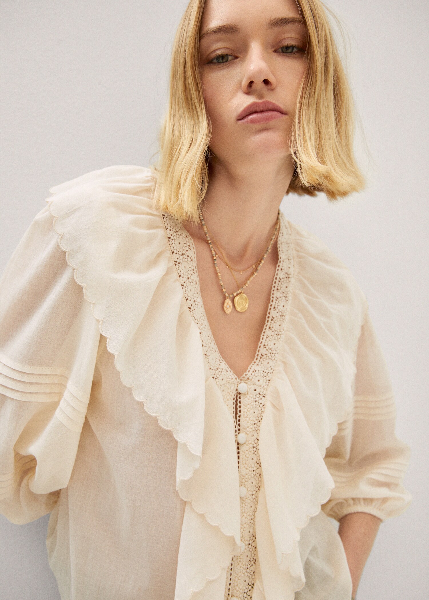 Ruffled puff sleeves blouse - Details of the article 1