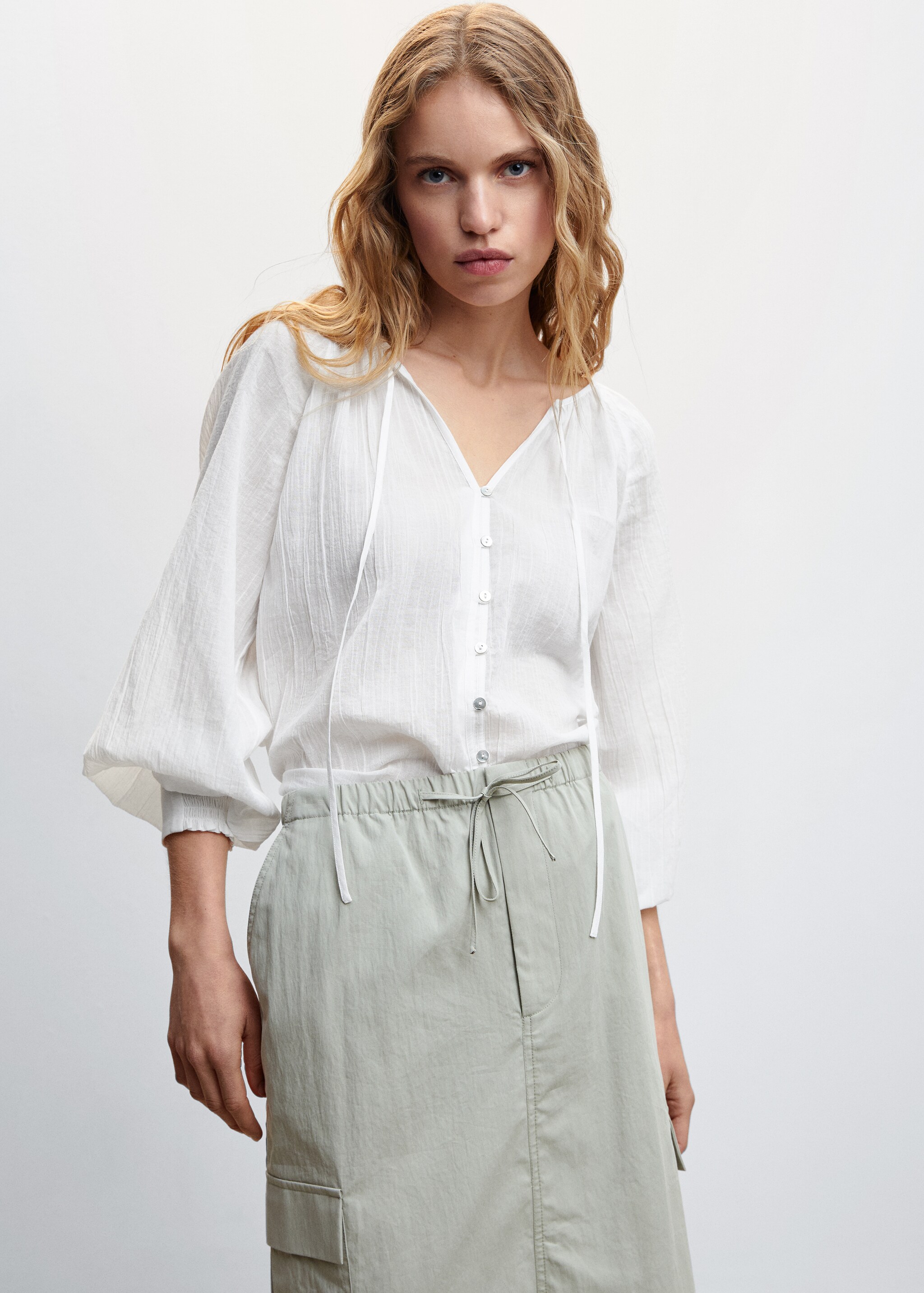 Buttoned textured blouse - Medium plane