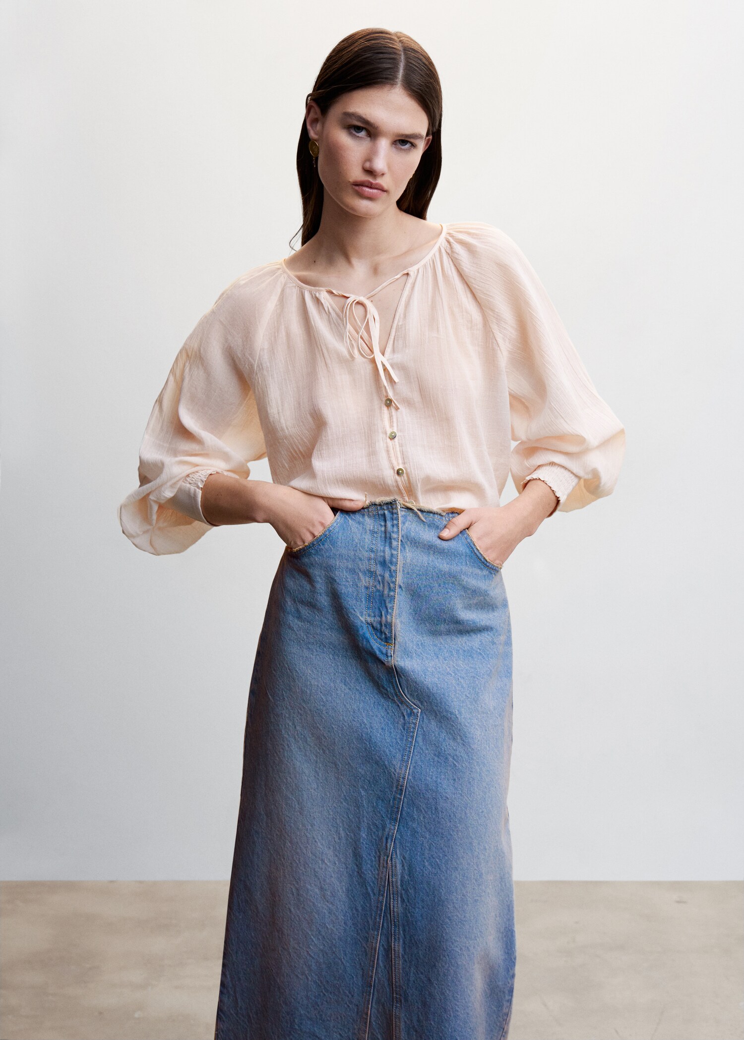 Buttoned textured blouse - Medium plane