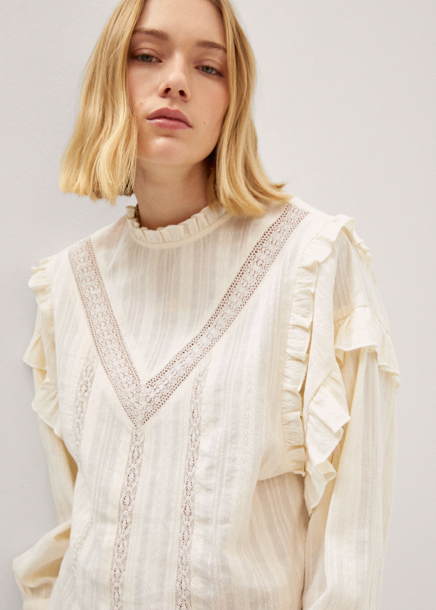 Blusa bordada volantes - Detalle del artículo 1