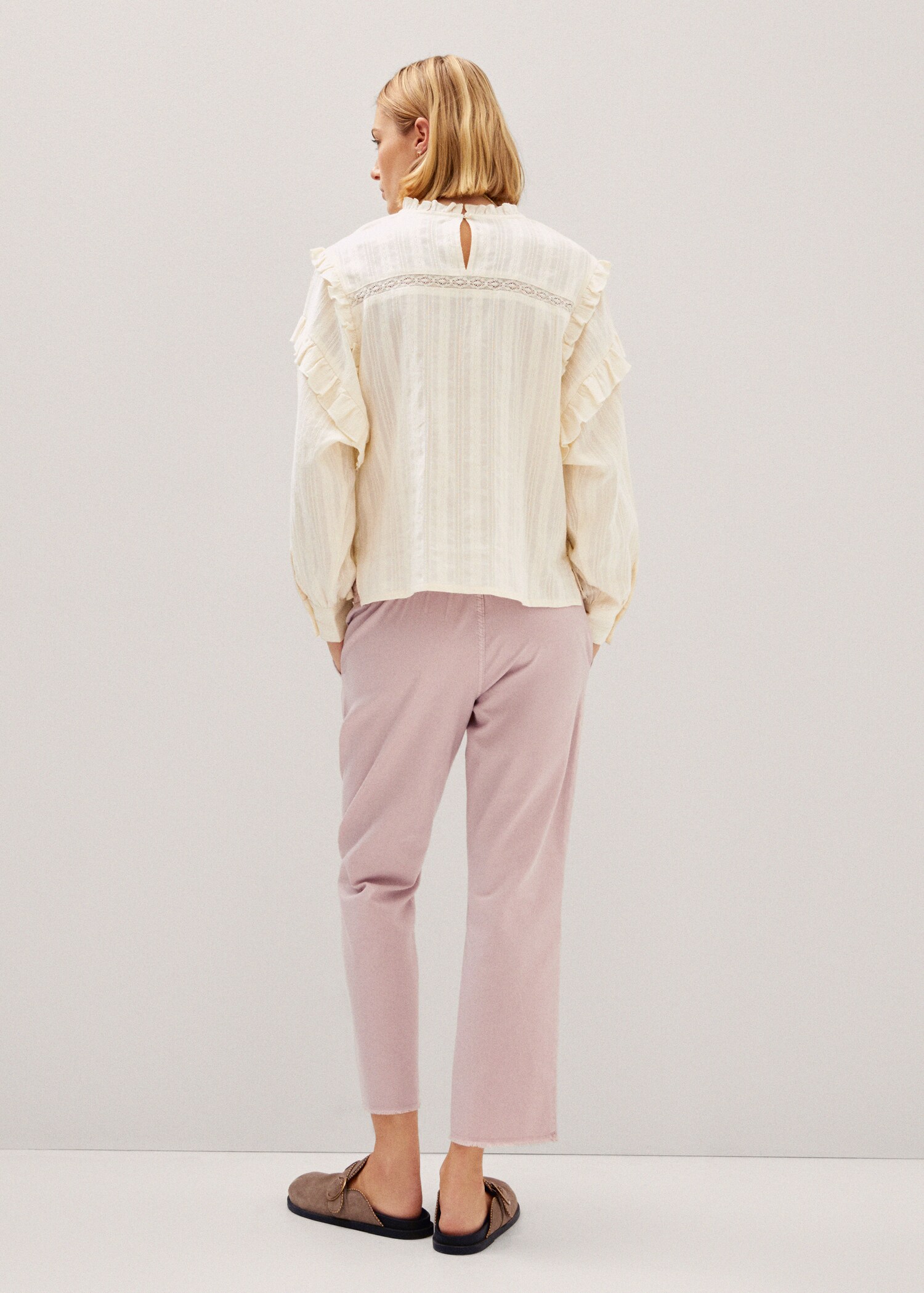 Blusa bordada volantes - Reverso del artículo