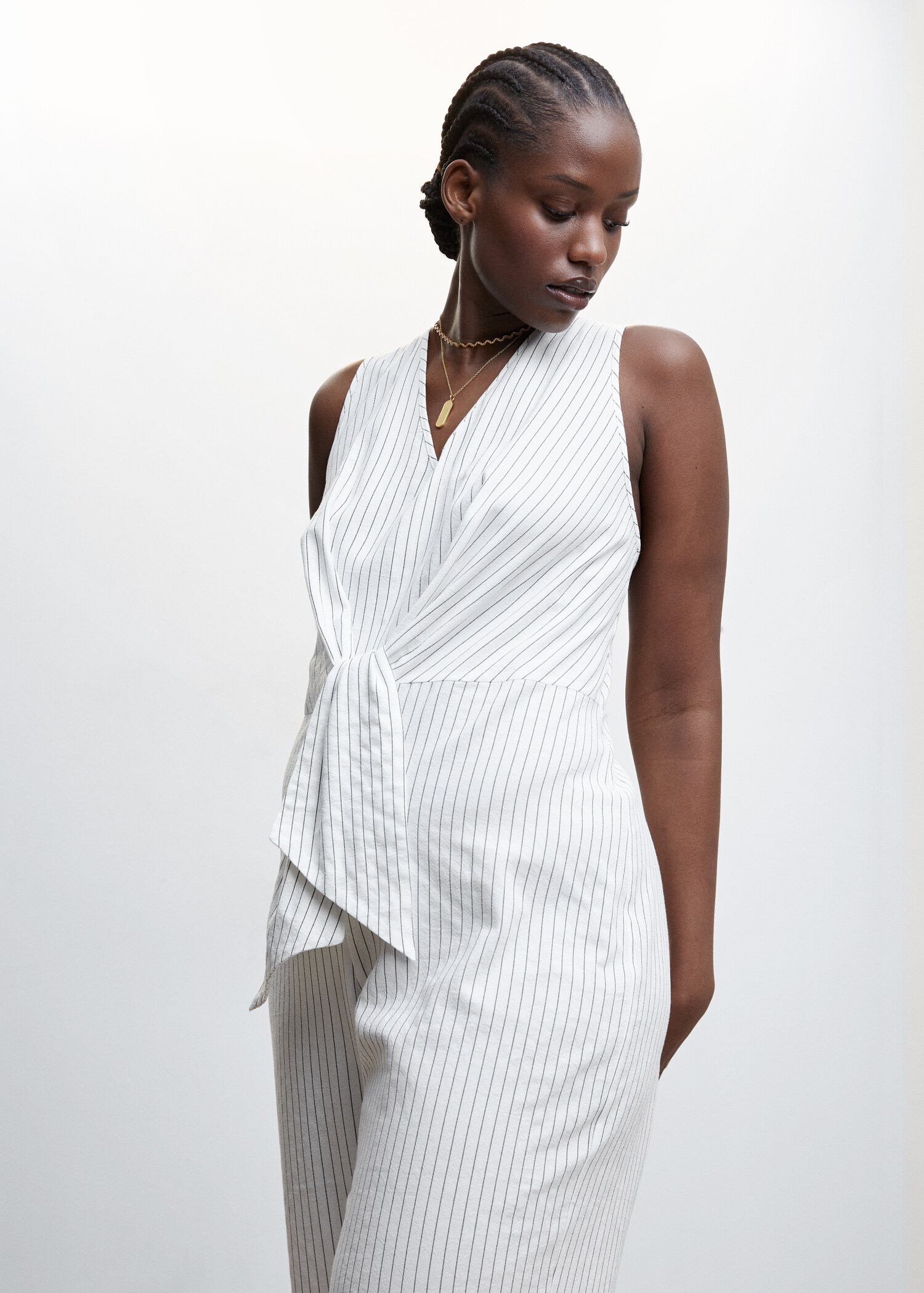 Striped jumpsuit with knot detail - Details of the article 5