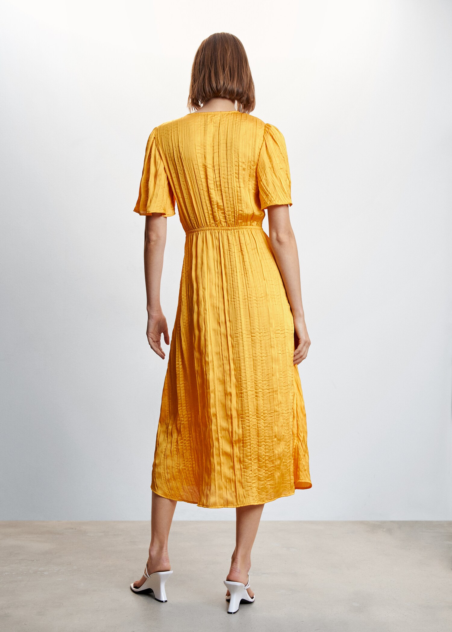 Side-slit satin dress - Reverse of the article