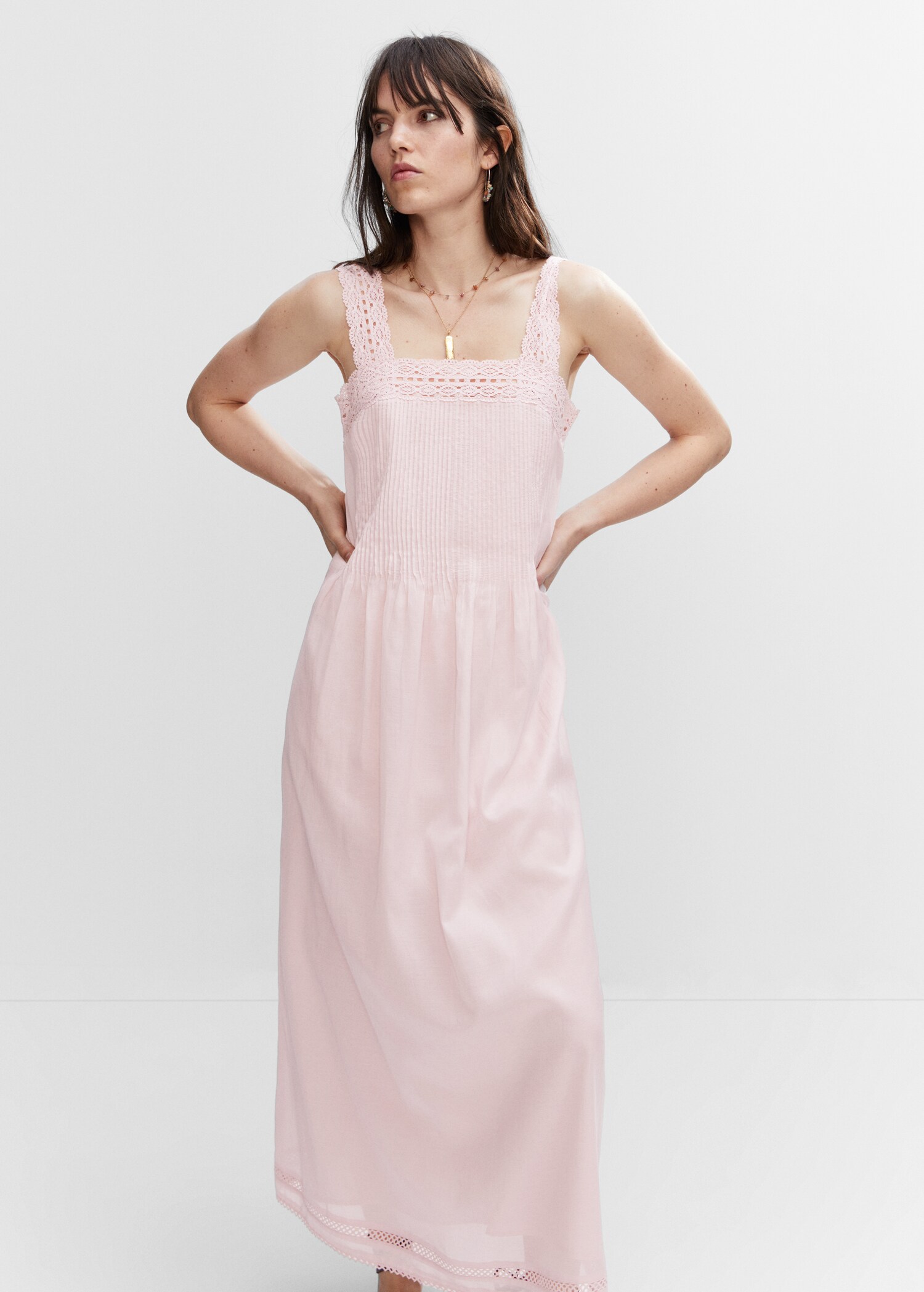 Vestido detalles bordados - Plano medio