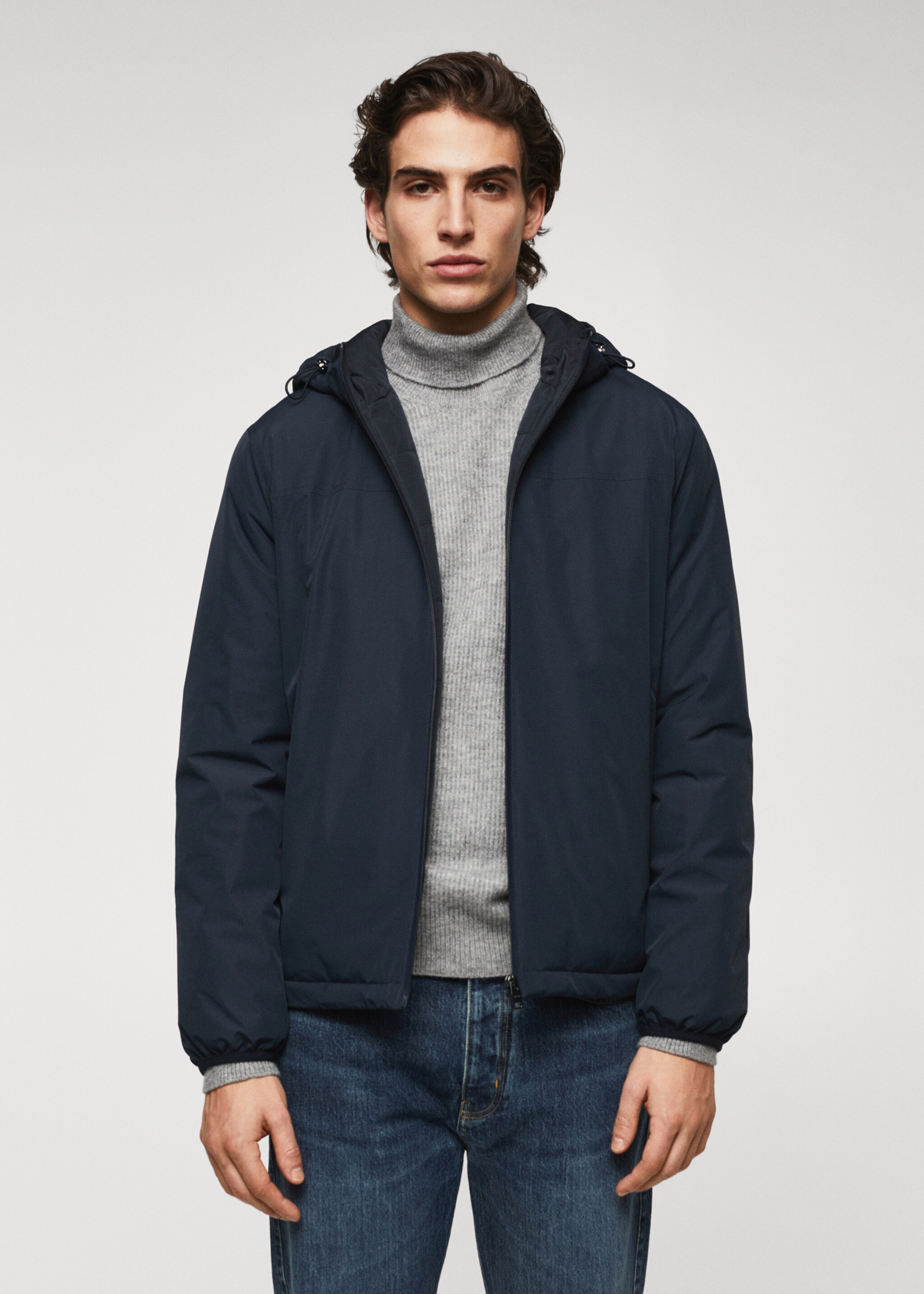 Veste imperméable à capuche - Plan moyen