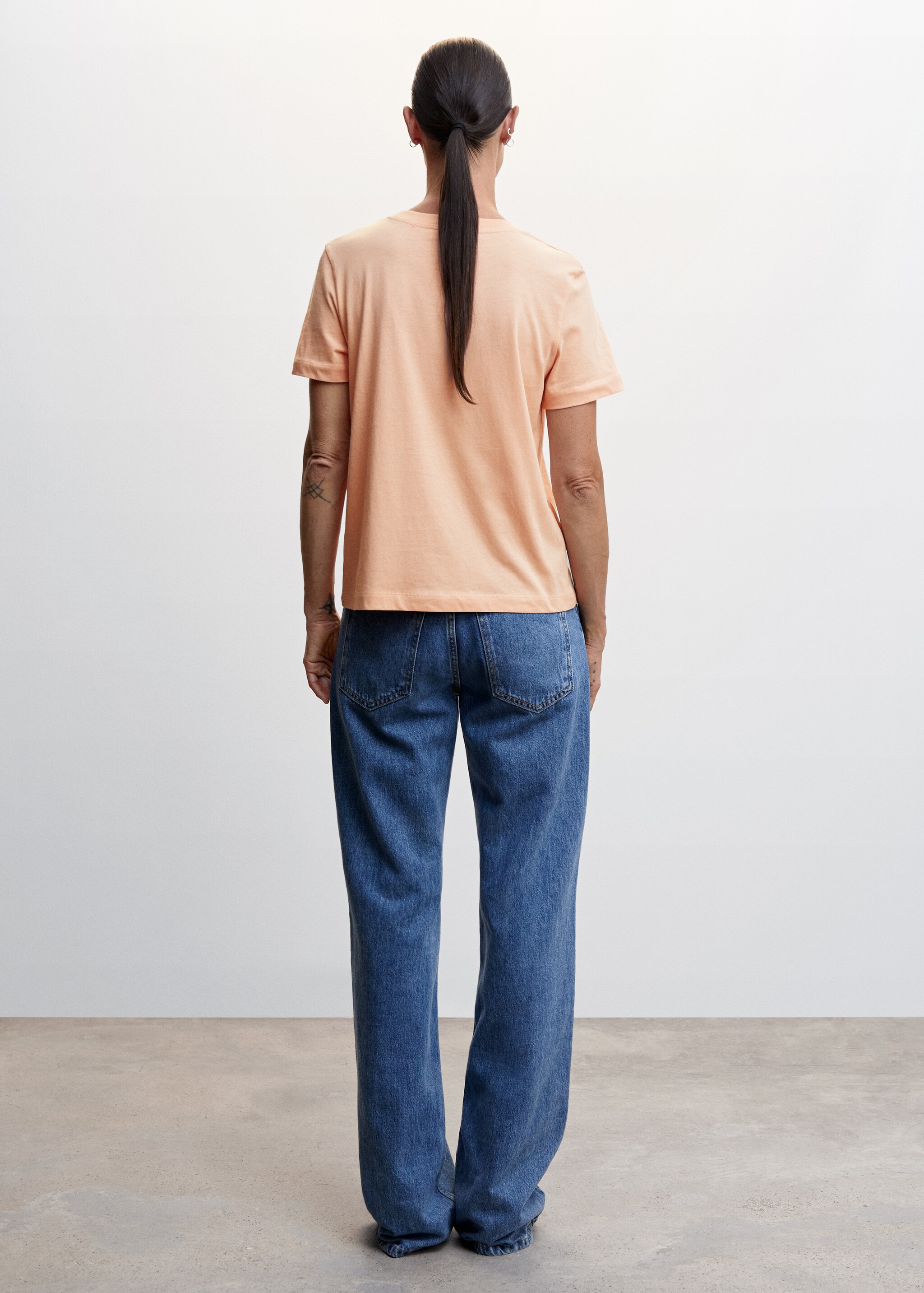 Rounded neck cotton t-shirt - Reverse of the article